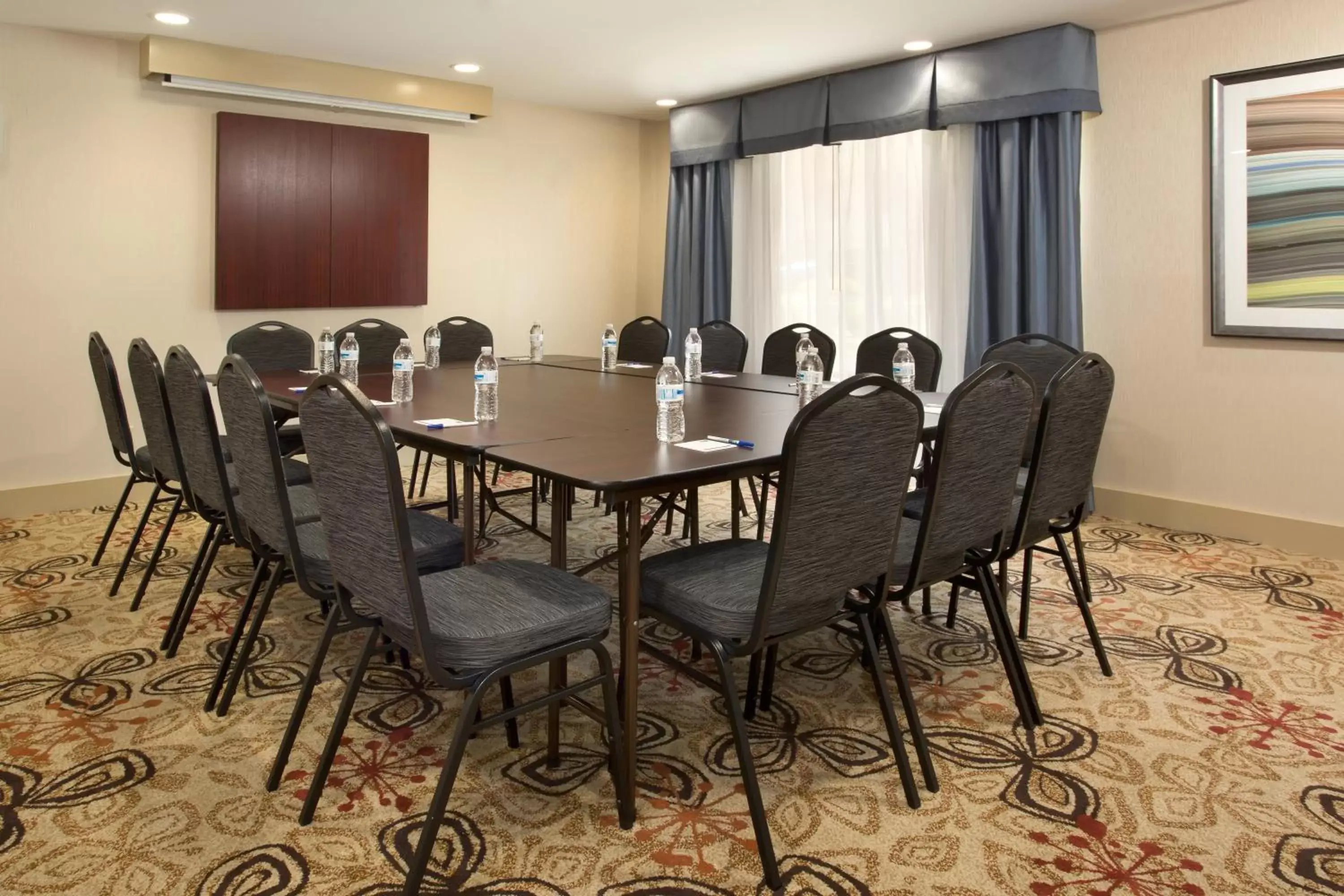 Meeting/conference room in Holiday Inn Express Berea, an IHG Hotel