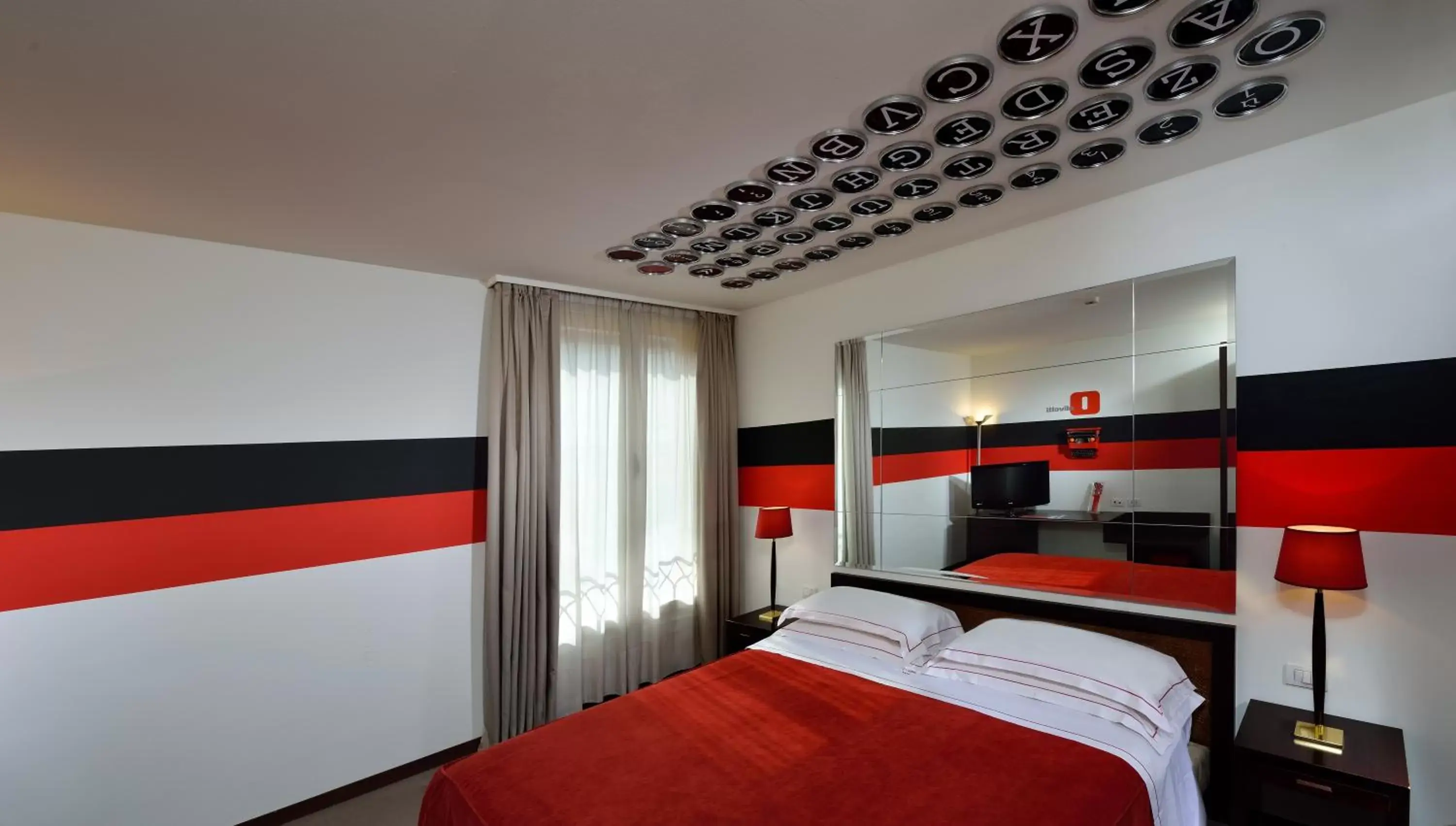 Bedroom in PHI HOTEL BOLOGNA "Al Cappello Rosso"