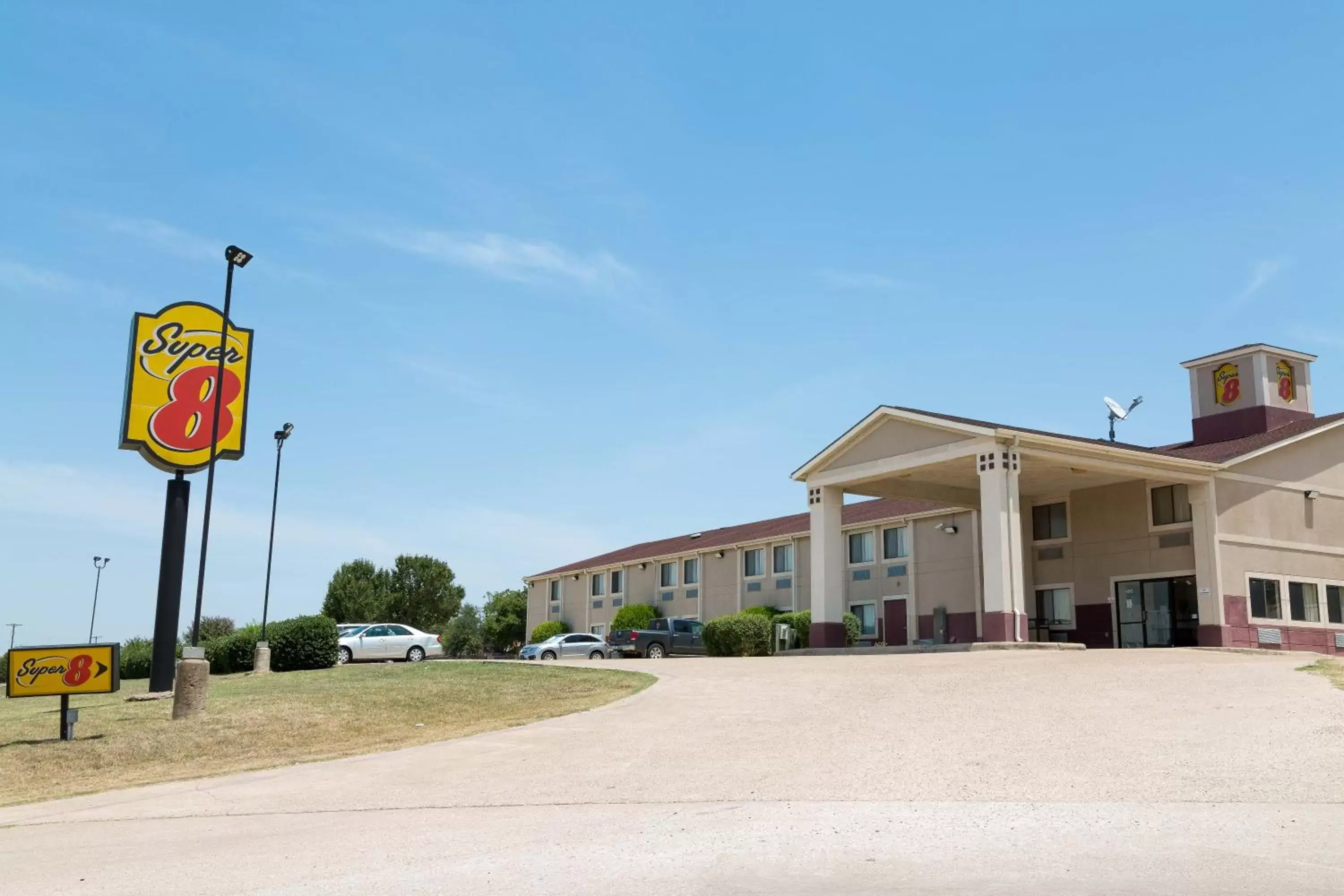 Property Building in Super 8 by Wyndham Waxahachie TX