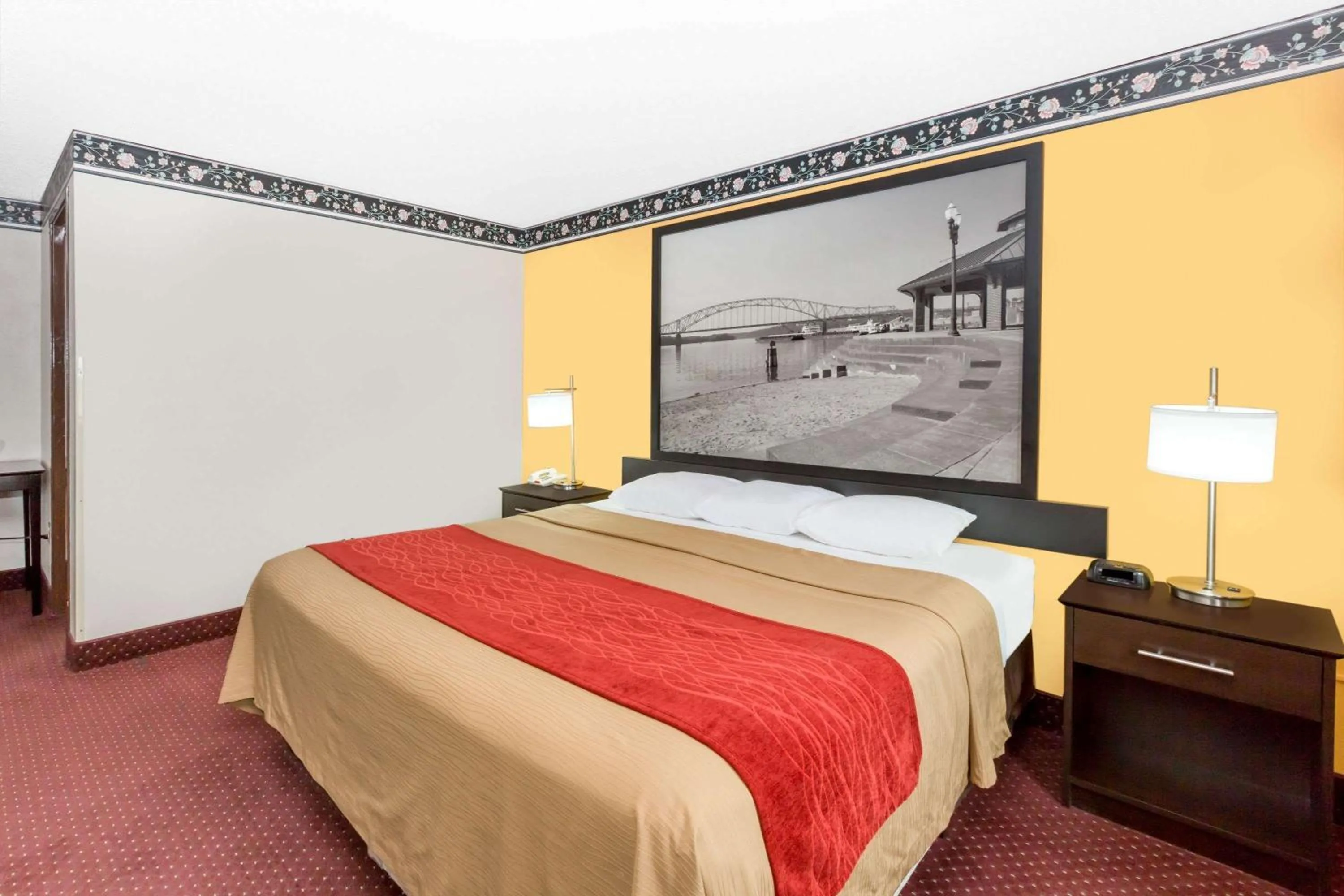 Photo of the whole room, Bed in Super 8 by Wyndham Ames
