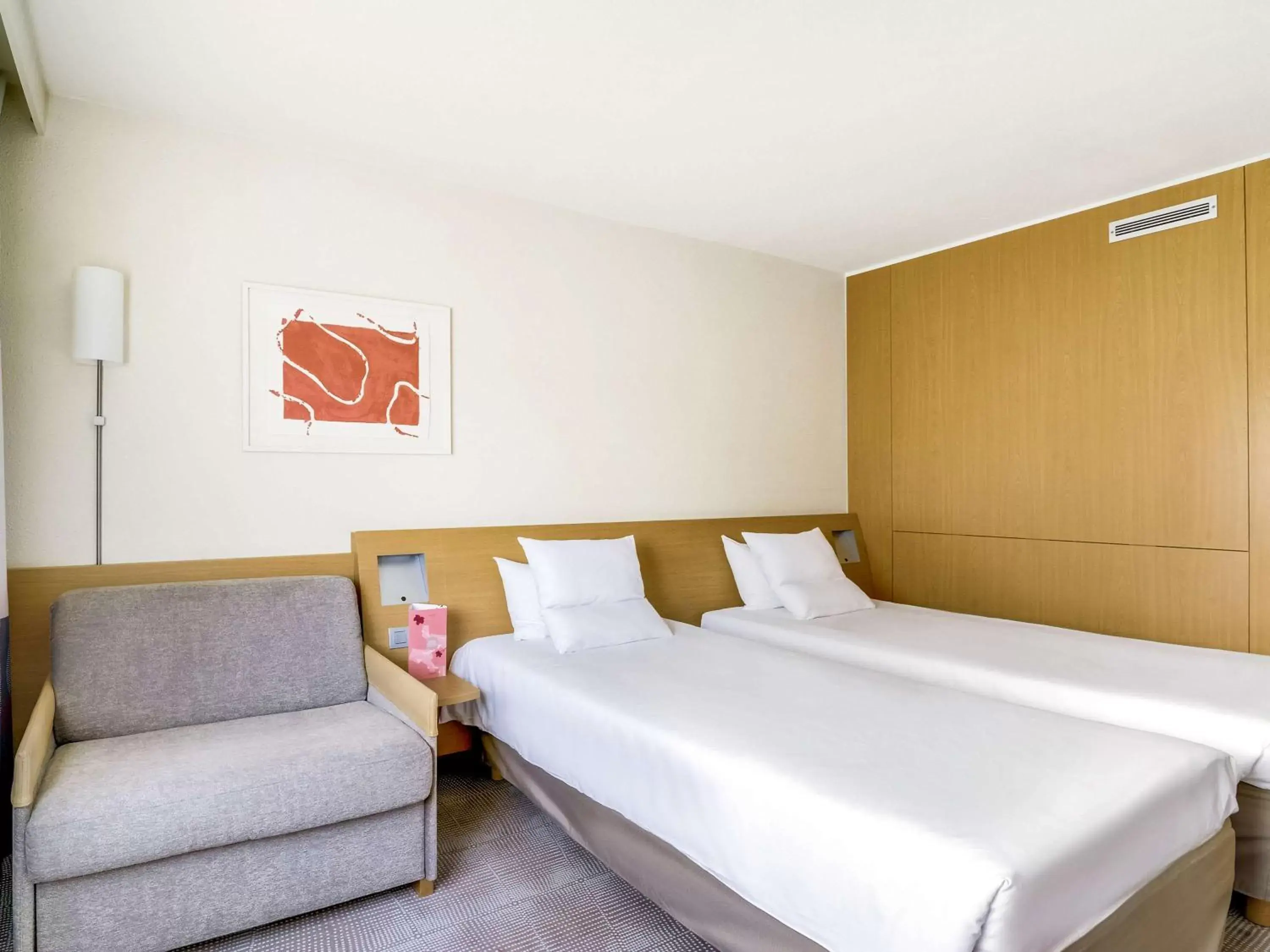Photo of the whole room, Bed in Novotel Paris Orly Rungis