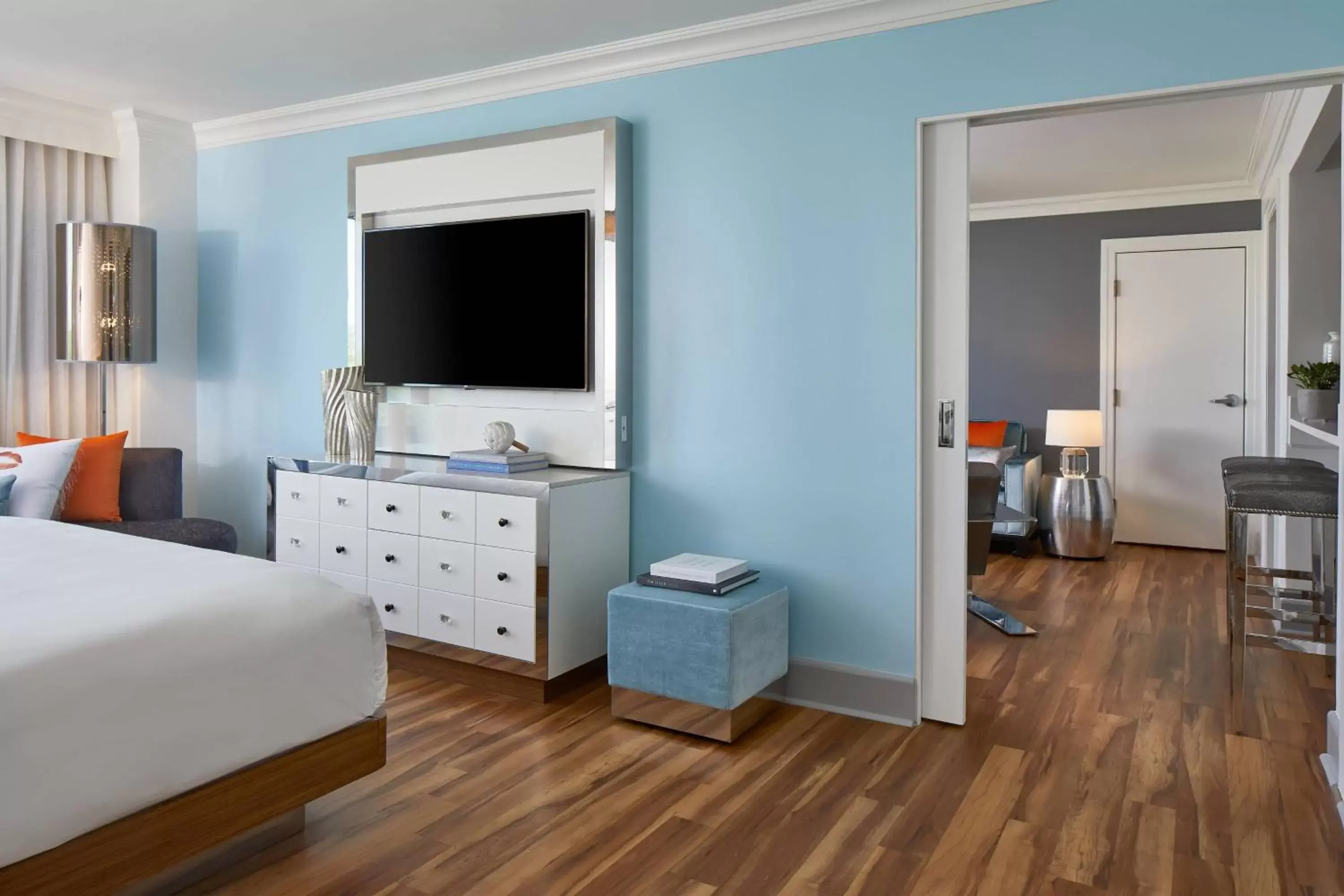 Bedroom, TV/Entertainment Center in Renaissance Charlotte SouthPark Hotel