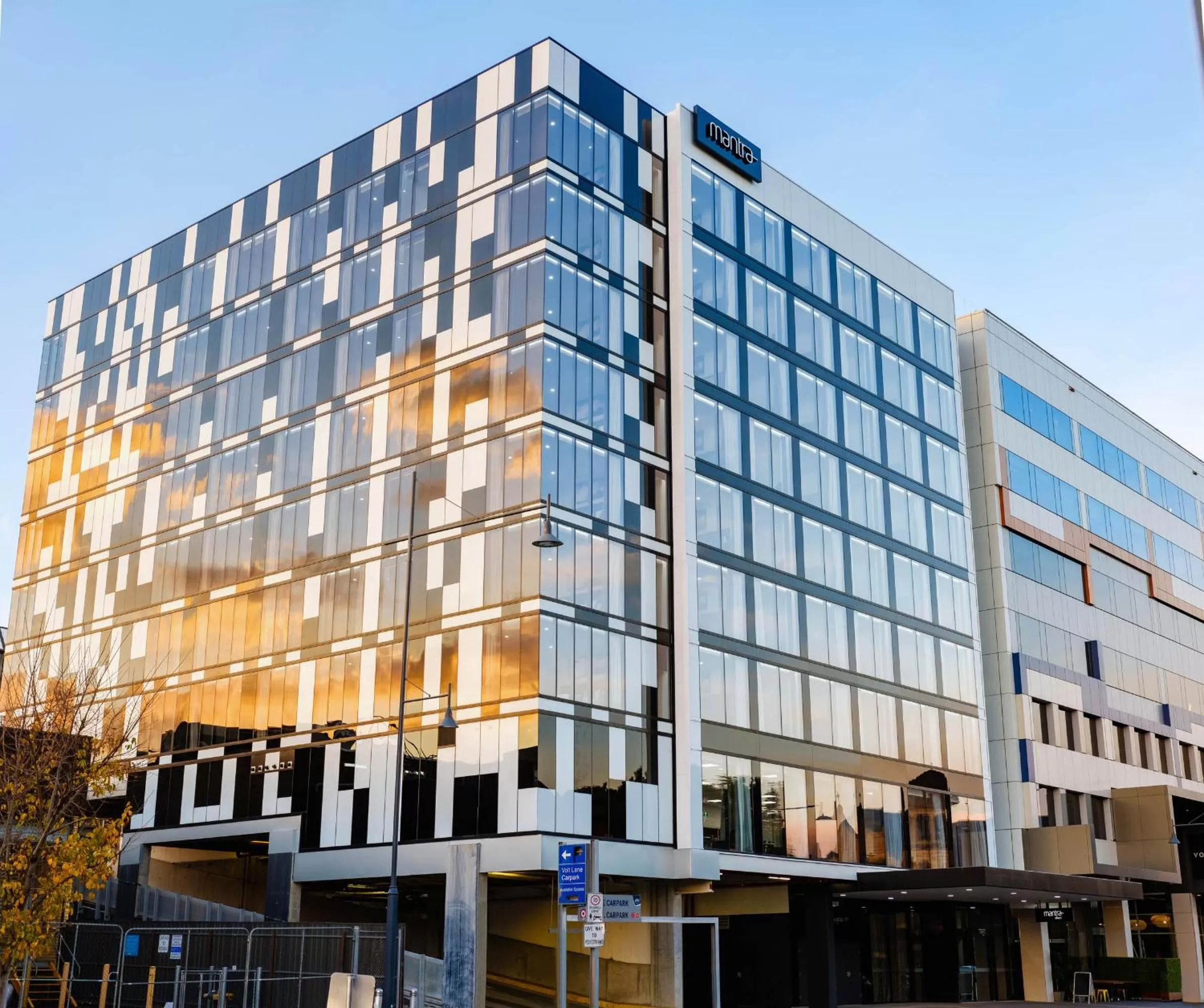 Facade/entrance in Mantra Albury