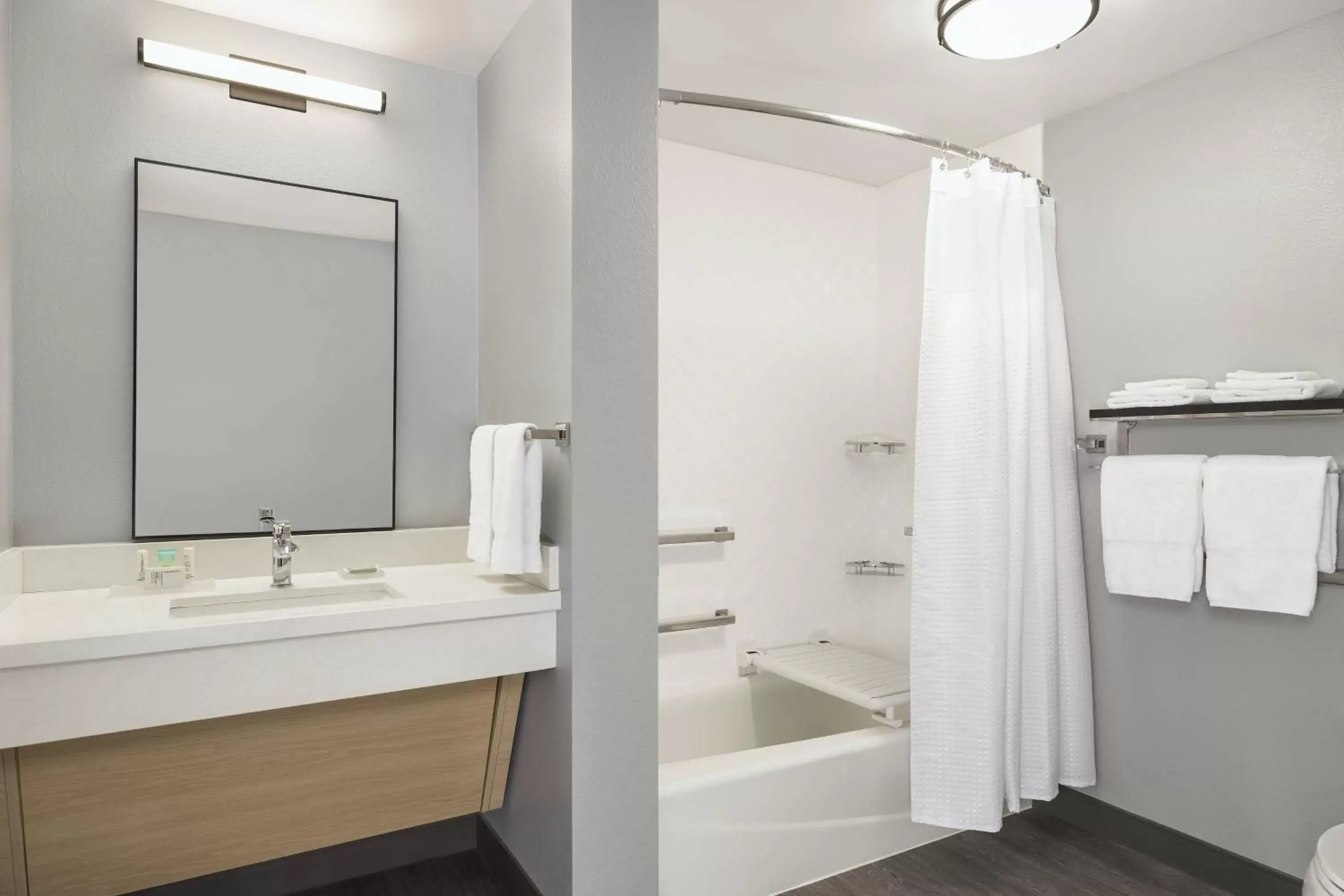 Bathroom in TownePlace Suites By Marriott Rochester Mayo Clinic Area