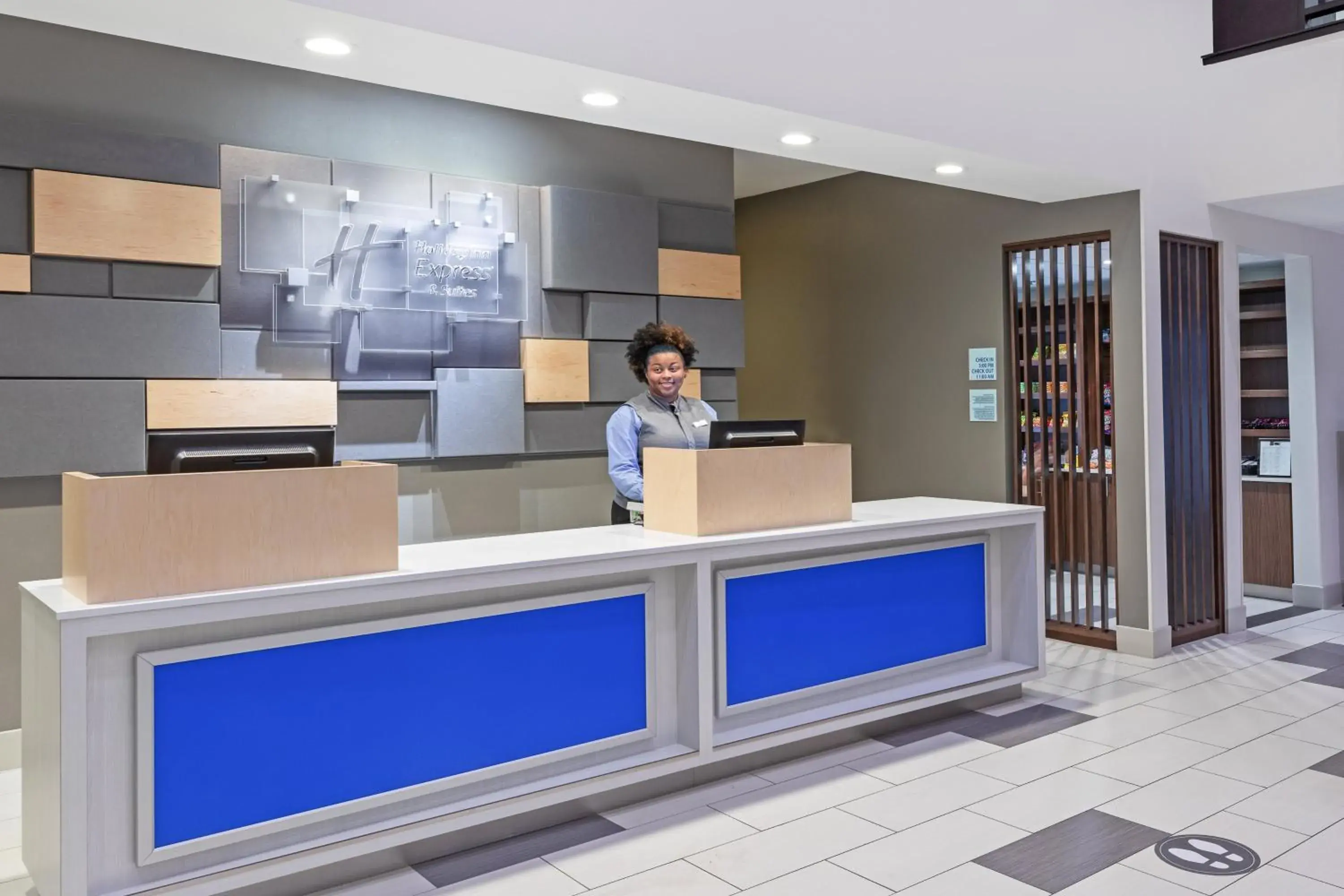 Property building, Lobby/Reception in Holiday Inn Express & Suites Austin NW – Lakeway, an IHG Hotel