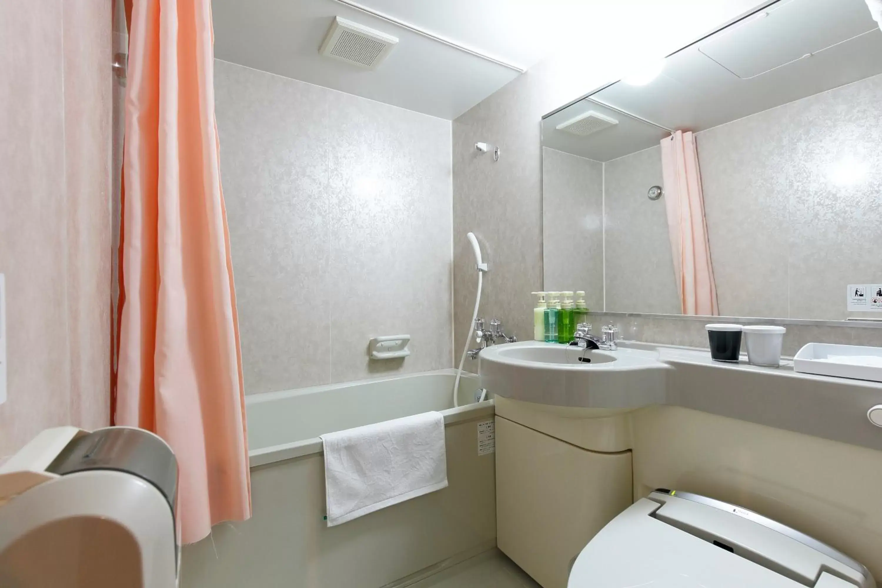 Bathroom in Spring Sunny Hotel Nagoya Tokoname ekimae