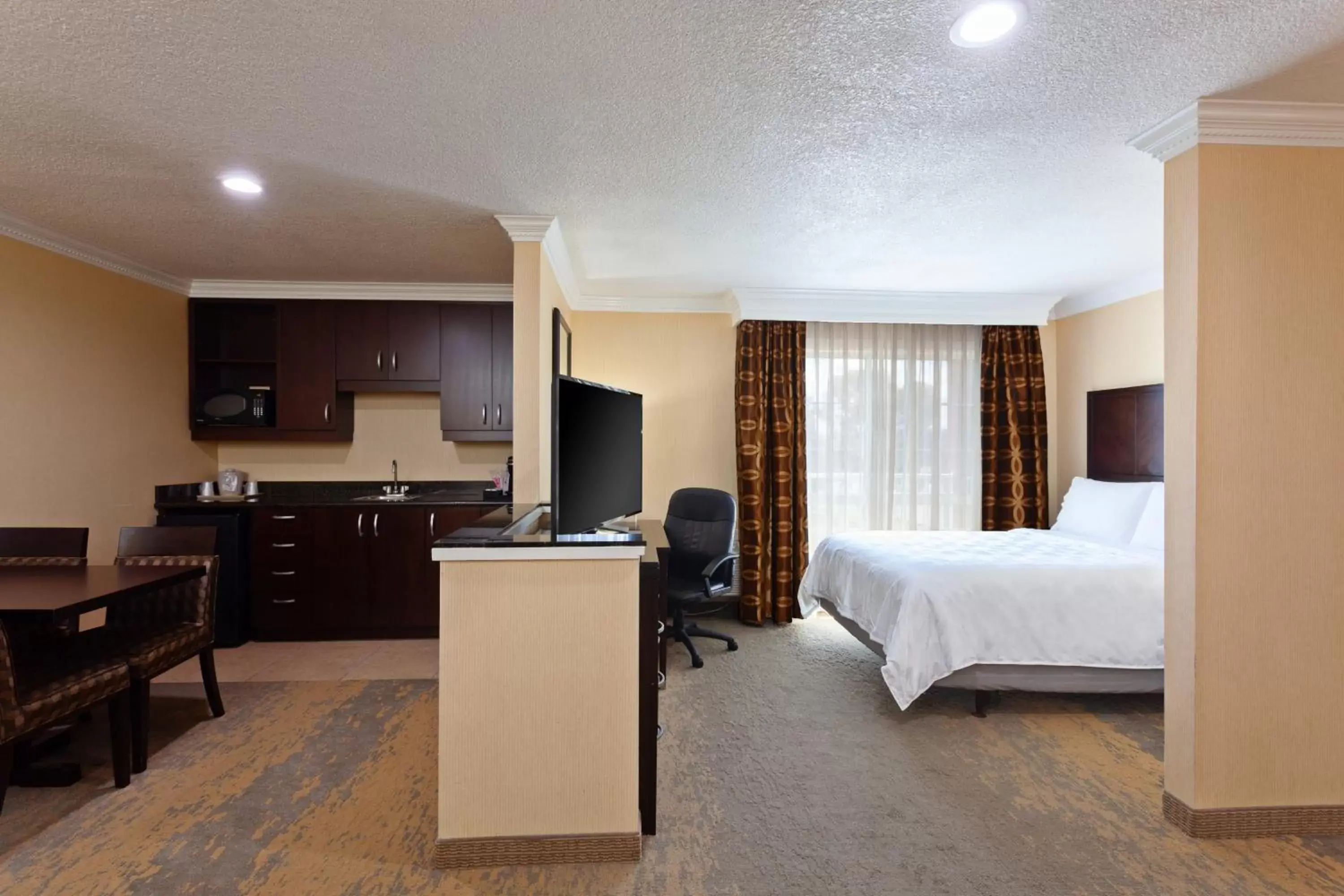 Photo of the whole room, TV/Entertainment Center in Holiday Inn & Suites San Mateo - SFO, an IHG Hotel