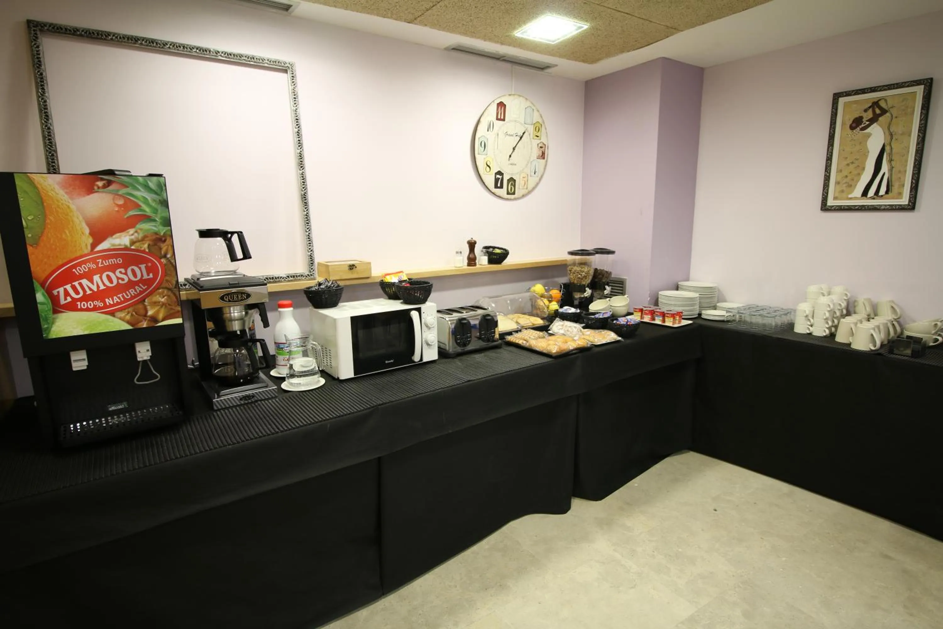 Buffet breakfast in Hotel Alda Entrearcos