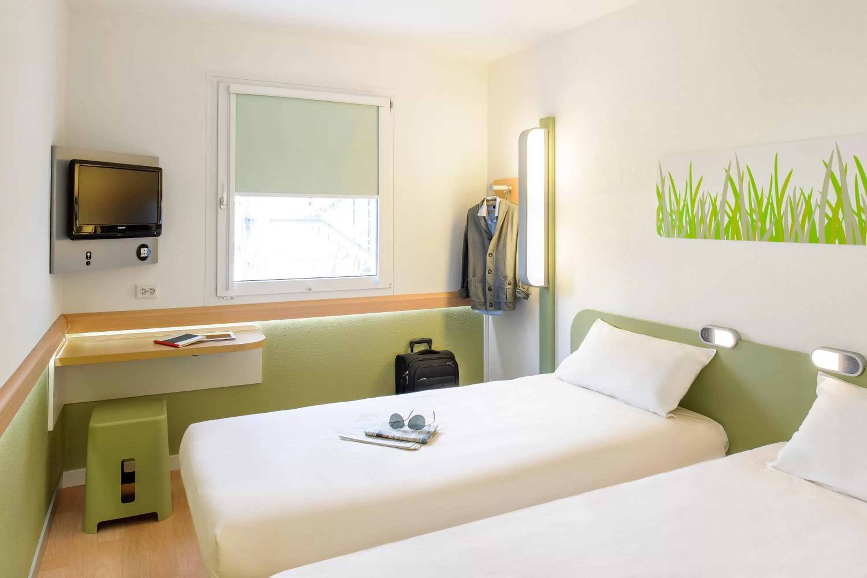 Bedroom, Bed in ibis budget Ulm City