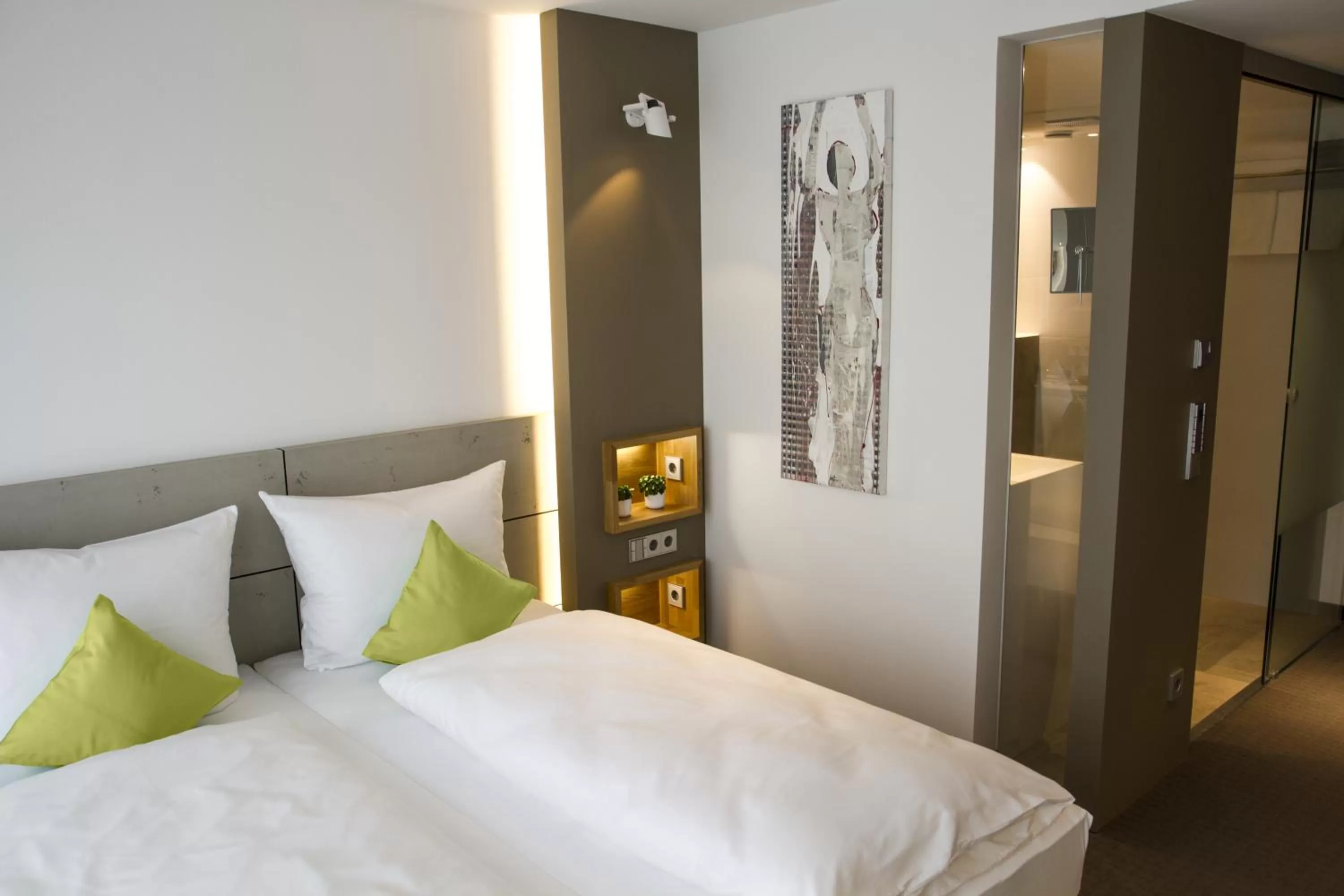 Photo of the whole room, Bed in HGS³