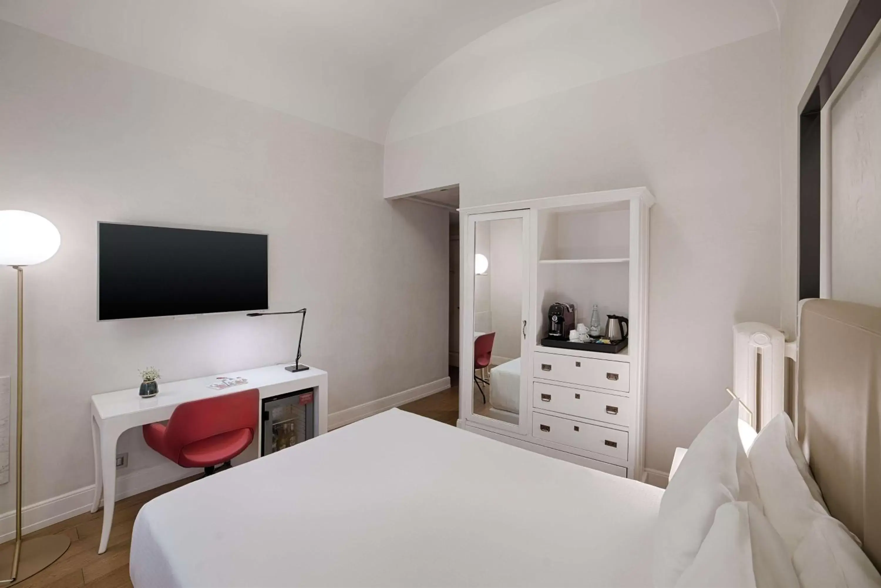 TV and multimedia, Bed in NH Collection Firenze Porta Rossa