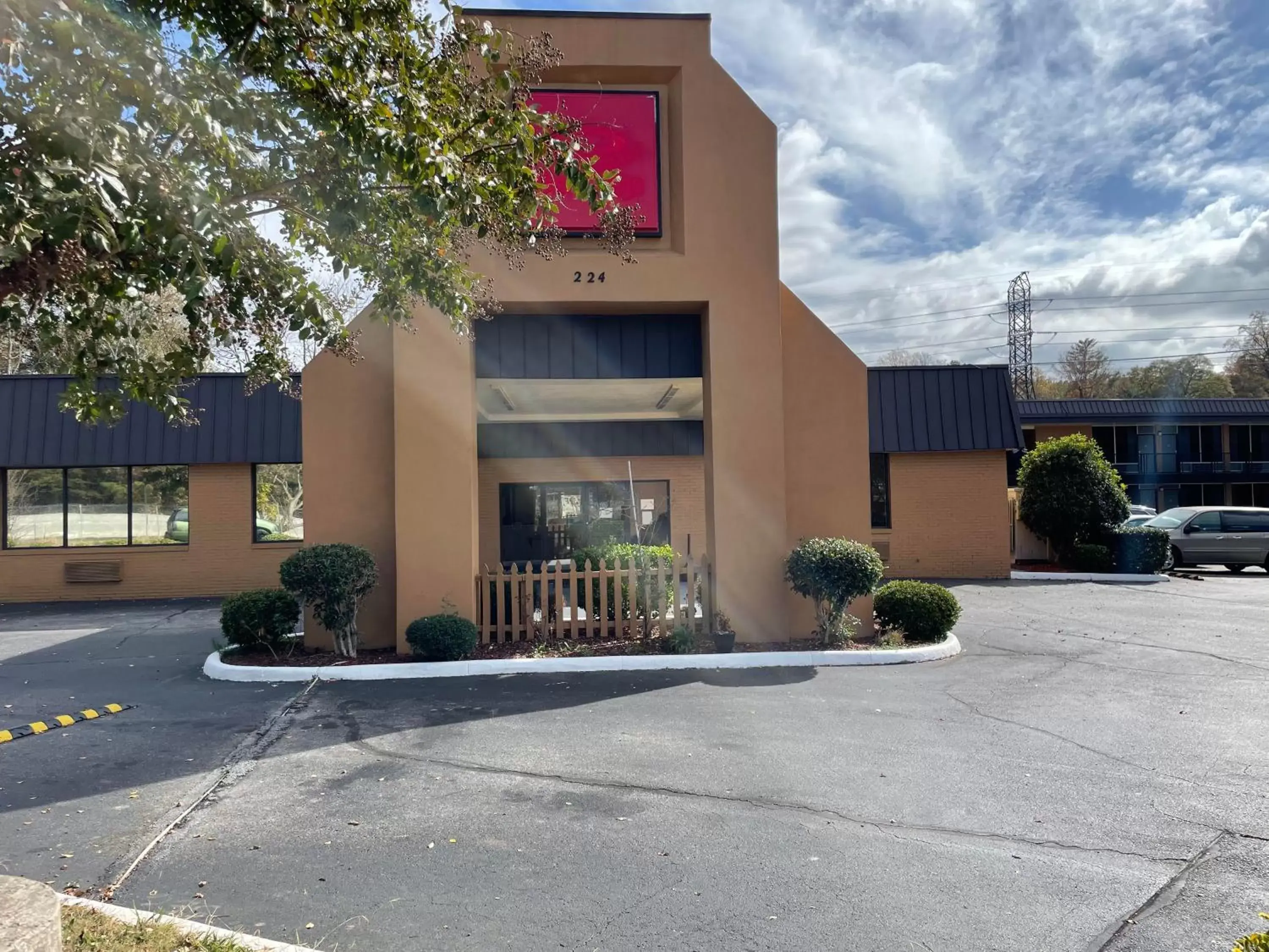 Property Building in Econo Lodge