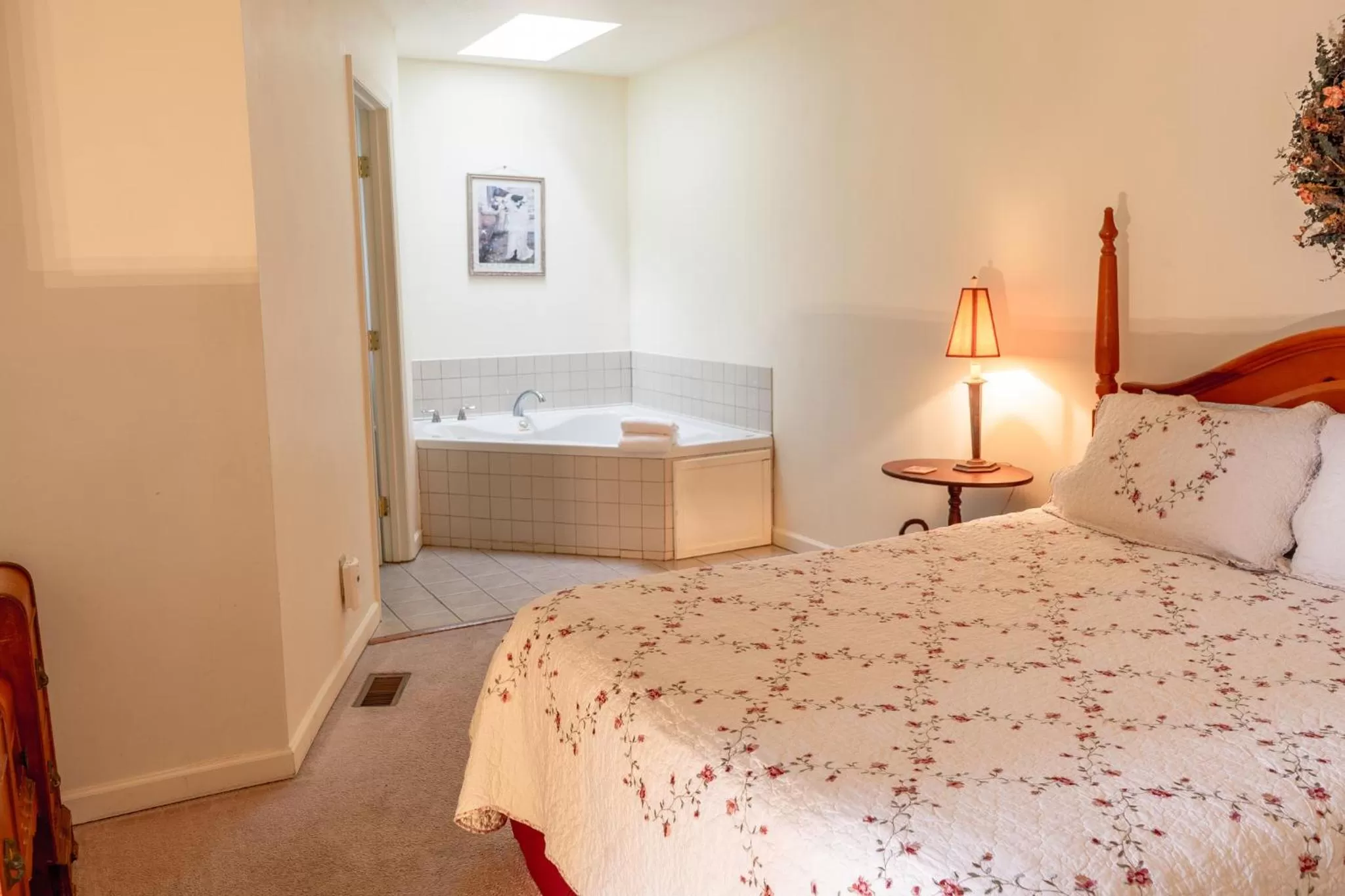 Bed in The Chimney Rock Inn & Cottages