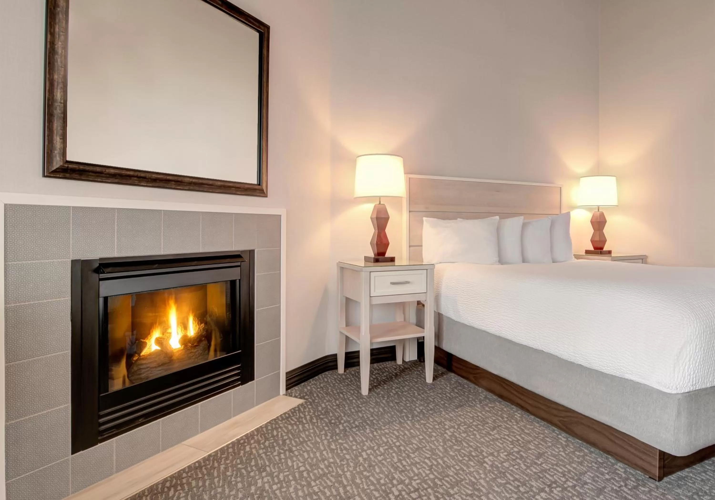 fireplace, Bed in Hallmark Resort - Newport