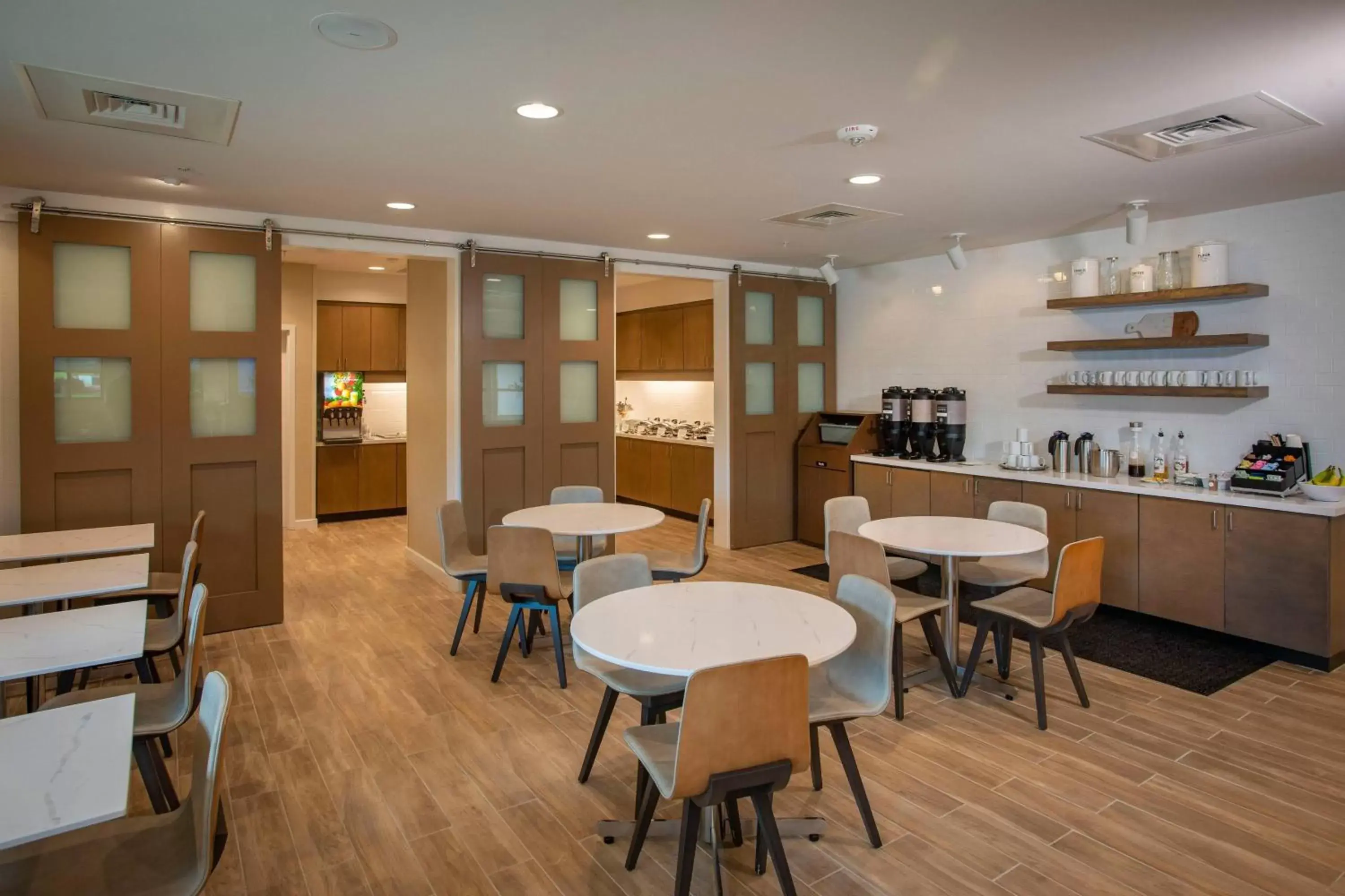 Breakfast, Lounge/Bar in Residence Inn by Marriott Pensacola Airport/Medical Center