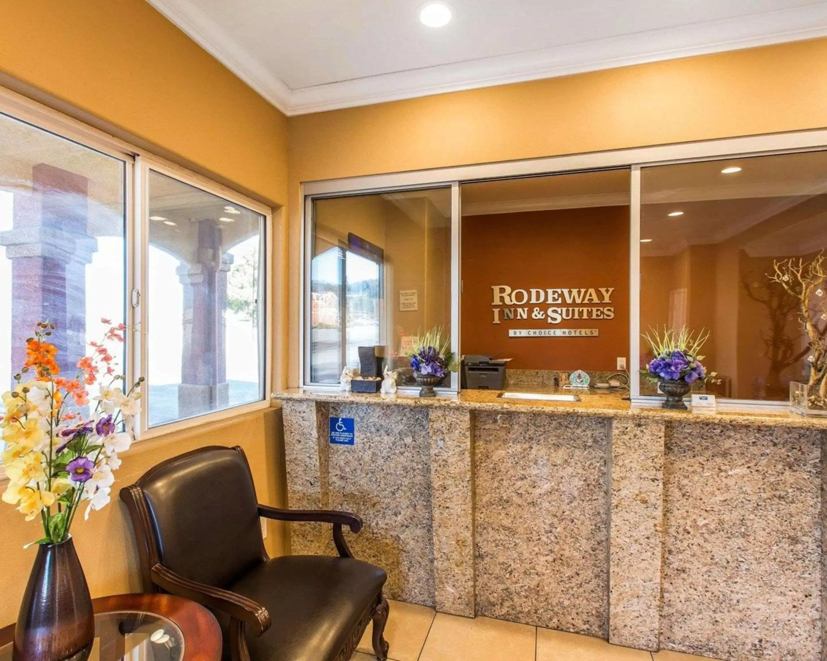 Lobby or reception, Lobby/Reception in Rodeway Inn & Suites Corona