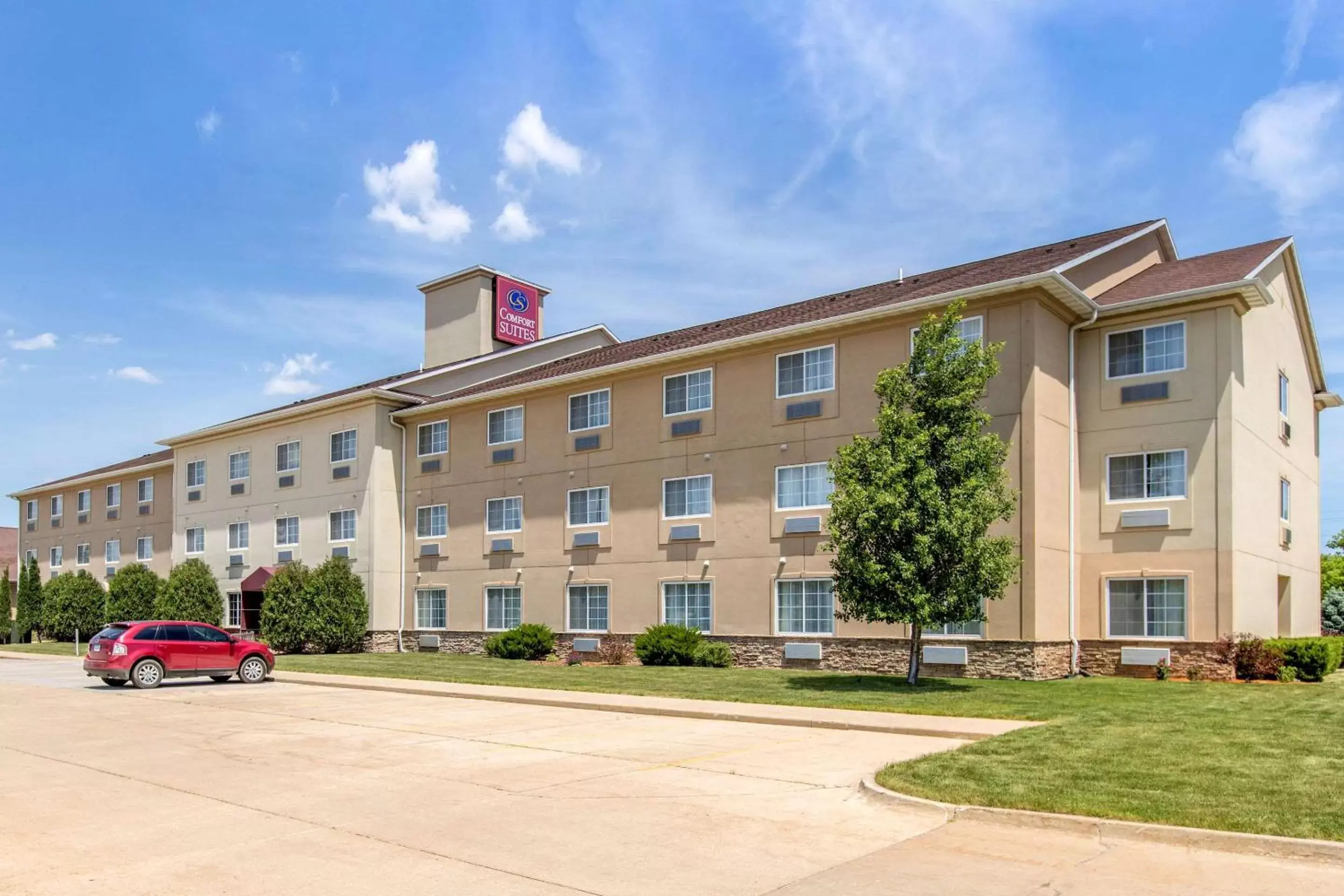 Property building in Comfort Suites Property building in Comfort Suites