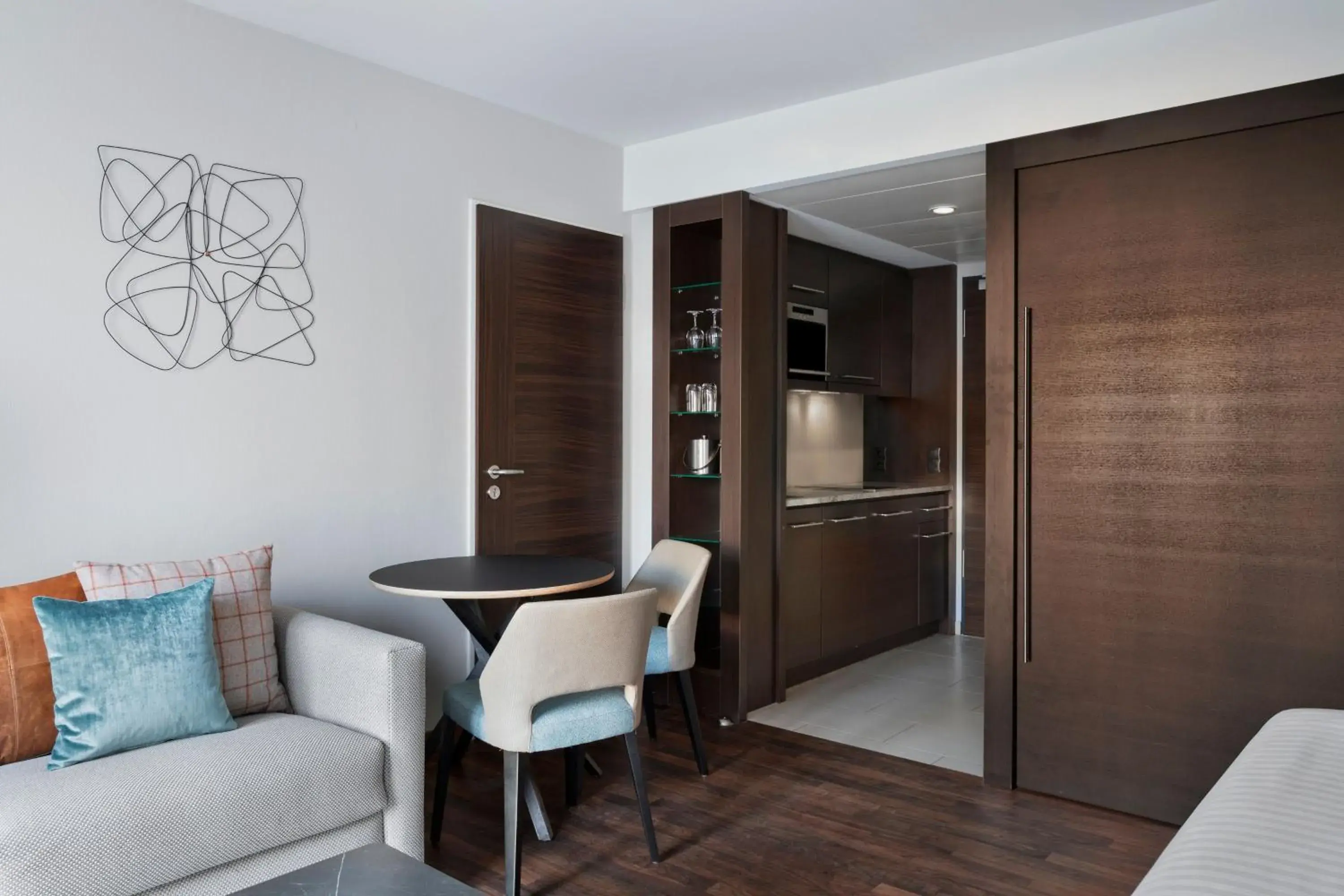 Kitchen or kitchenette, Seating Area in Residence Inn by Marriott Munich City East