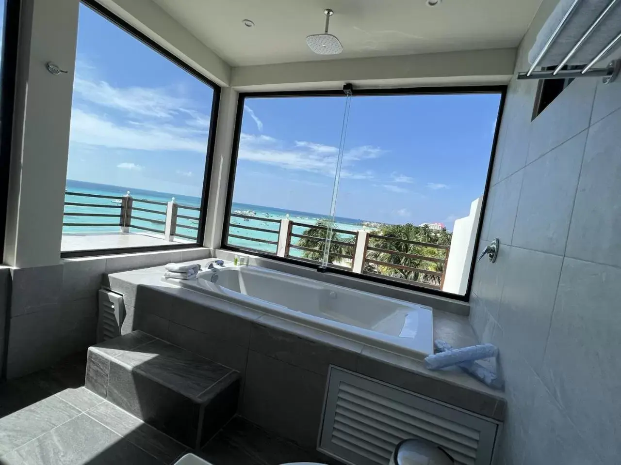 Bathroom in Cuxos Hotel Beachfront