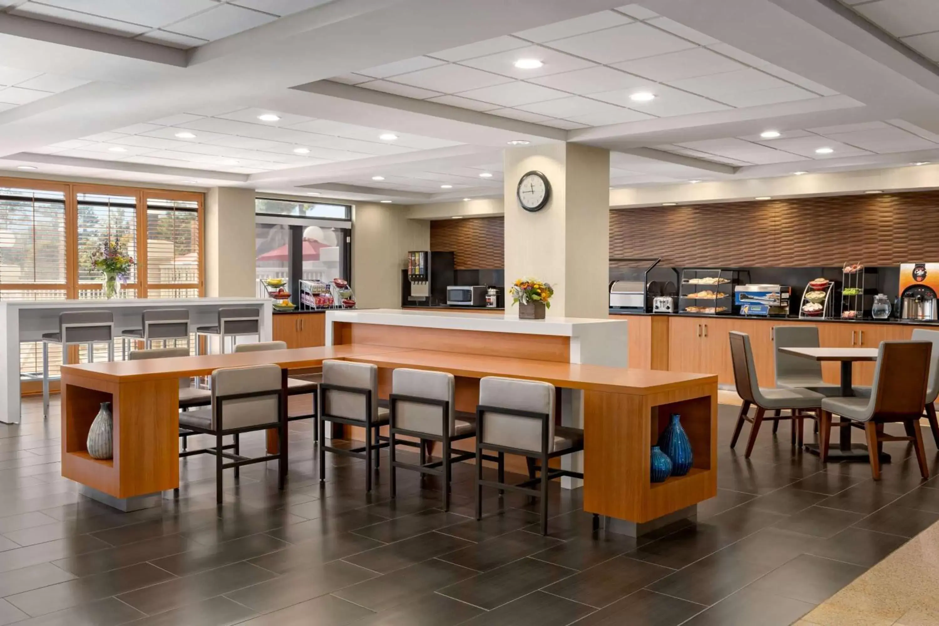 Restaurant/places to eat in Wingate by Wyndham Wilmington Restaurant/places to eat in Wingate by Wyndham Wilmington