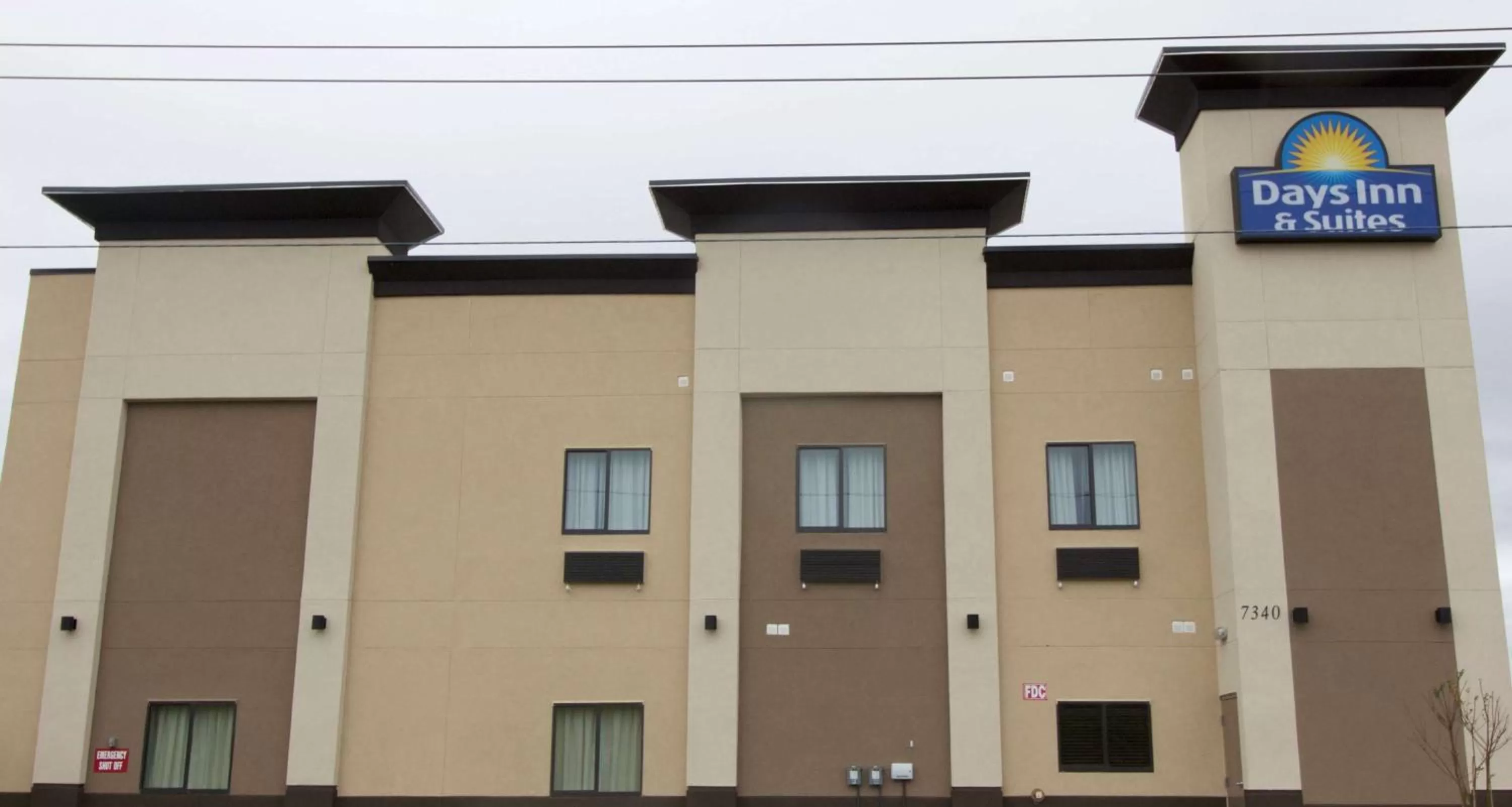 Property building in Days Inn & Suites by Wyndham Port Arthur