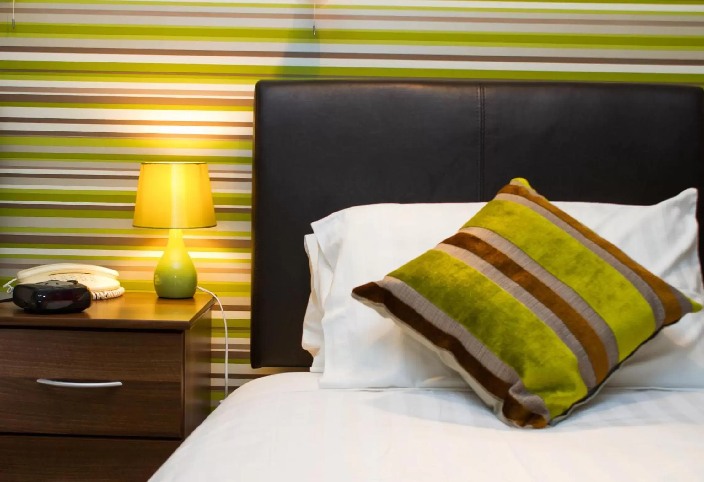 Bedroom, Bed in Gwesty Minffordd Hotel Bedroom, Bed in Gwesty Minffordd Hotel