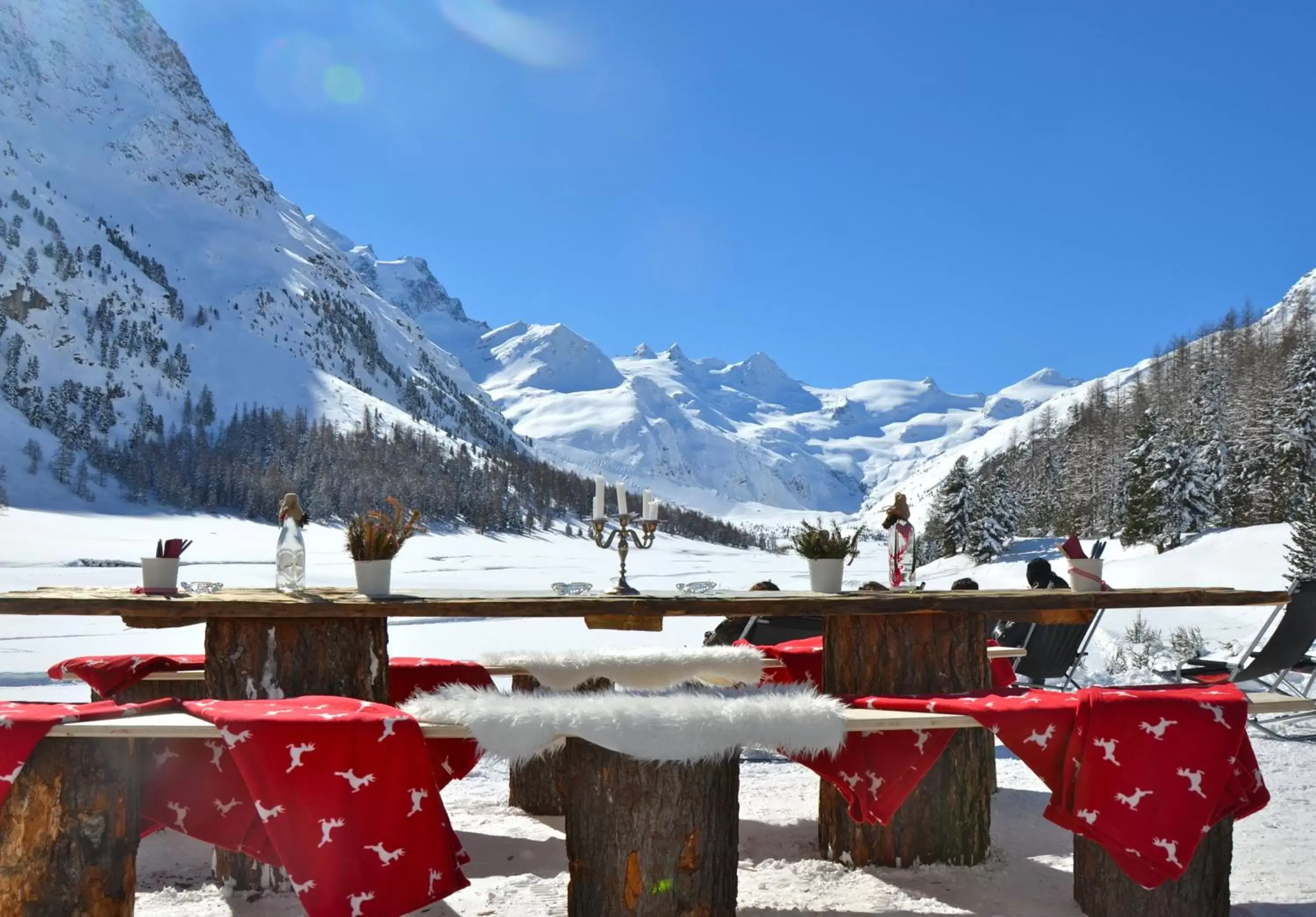 Facade/entrance, Winter in Hotel Roseg-Gletscher