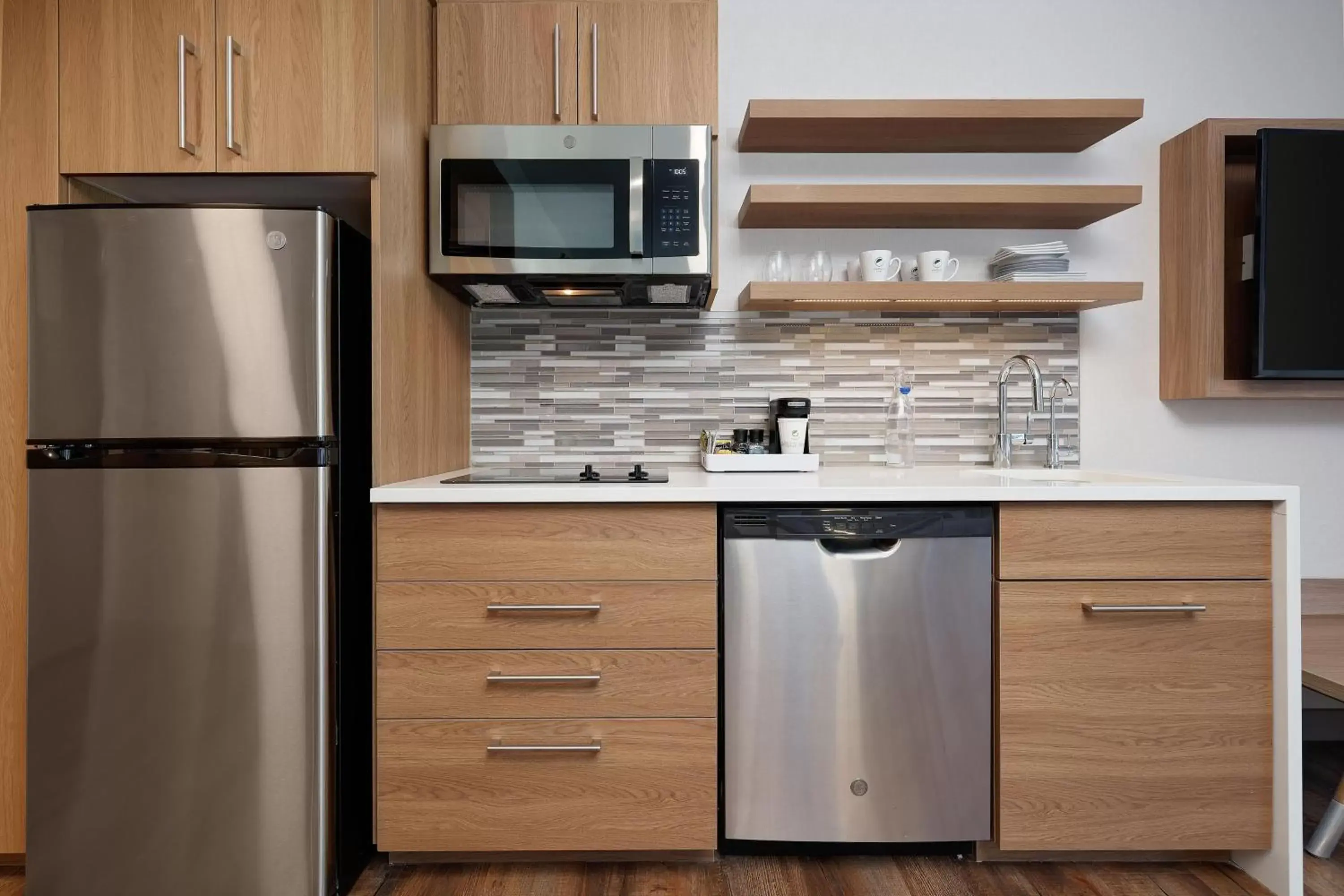 Kitchen or kitchenette, Kitchen/Kitchenette in Element New York Wood Ridge