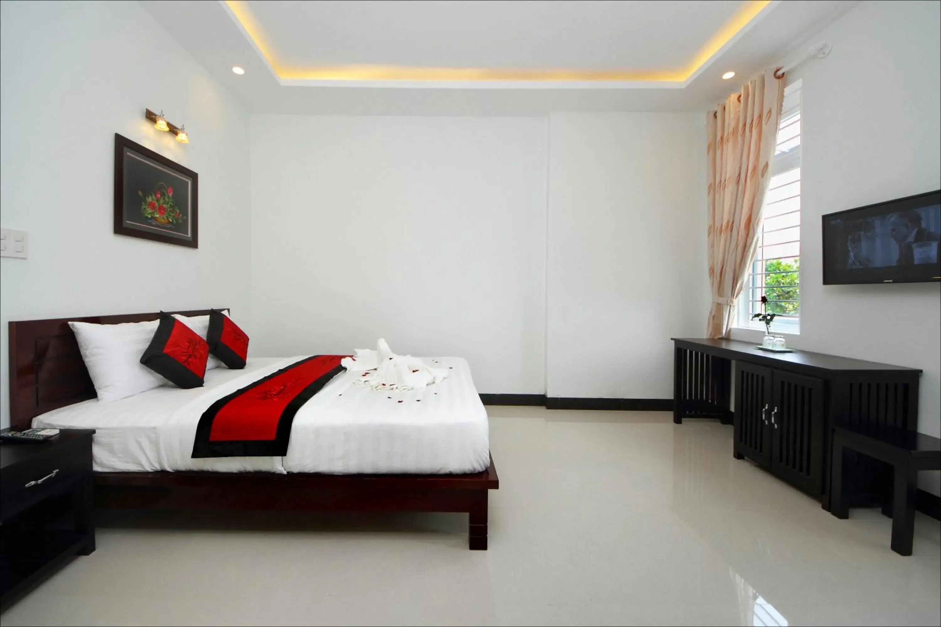 Photo of the whole room, Bed in Flame Flowers Homestay