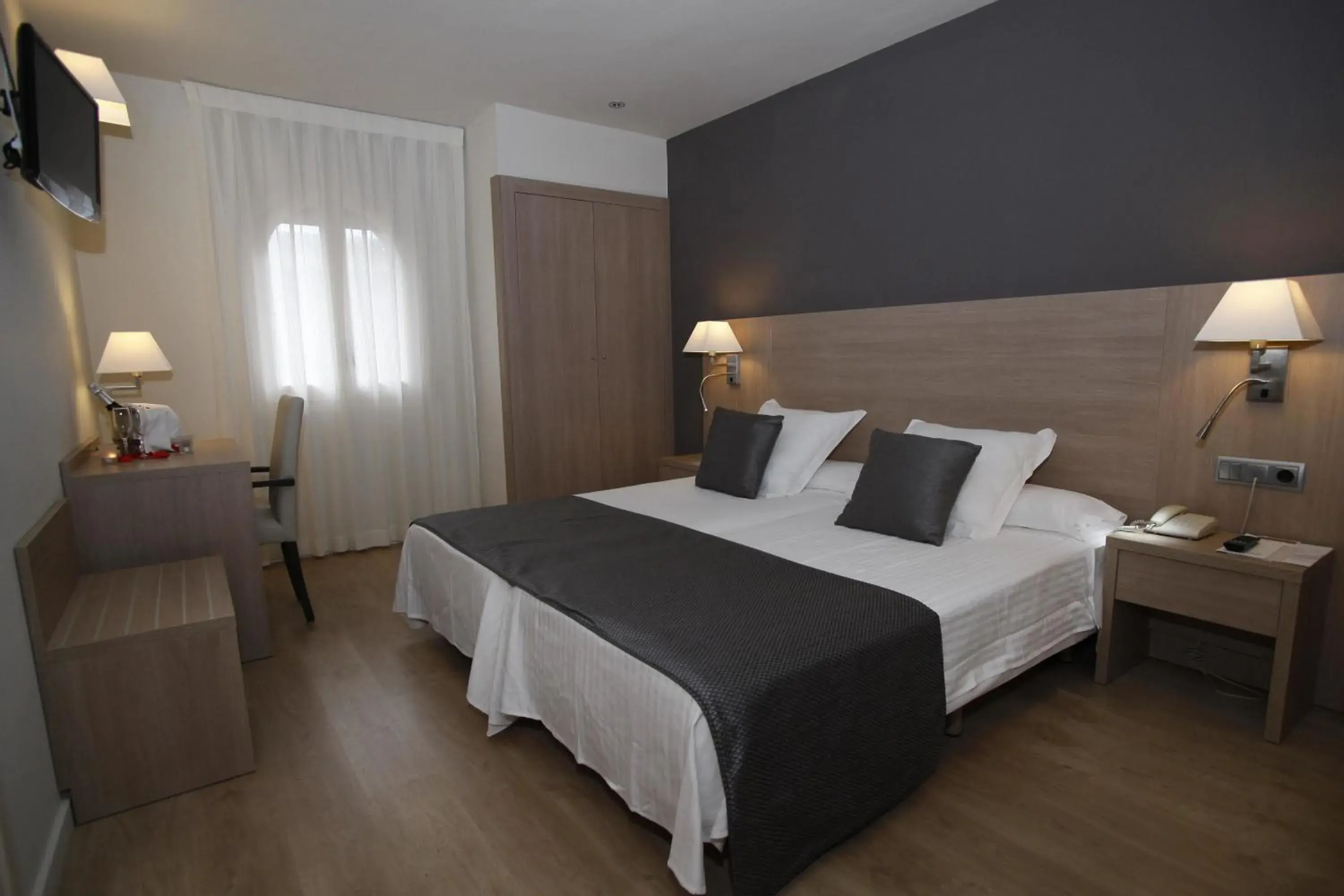 Photo of the whole room, Bed in Balneari Termes Victòria Photo of the whole room, Bed in Balneari Termes Victòria