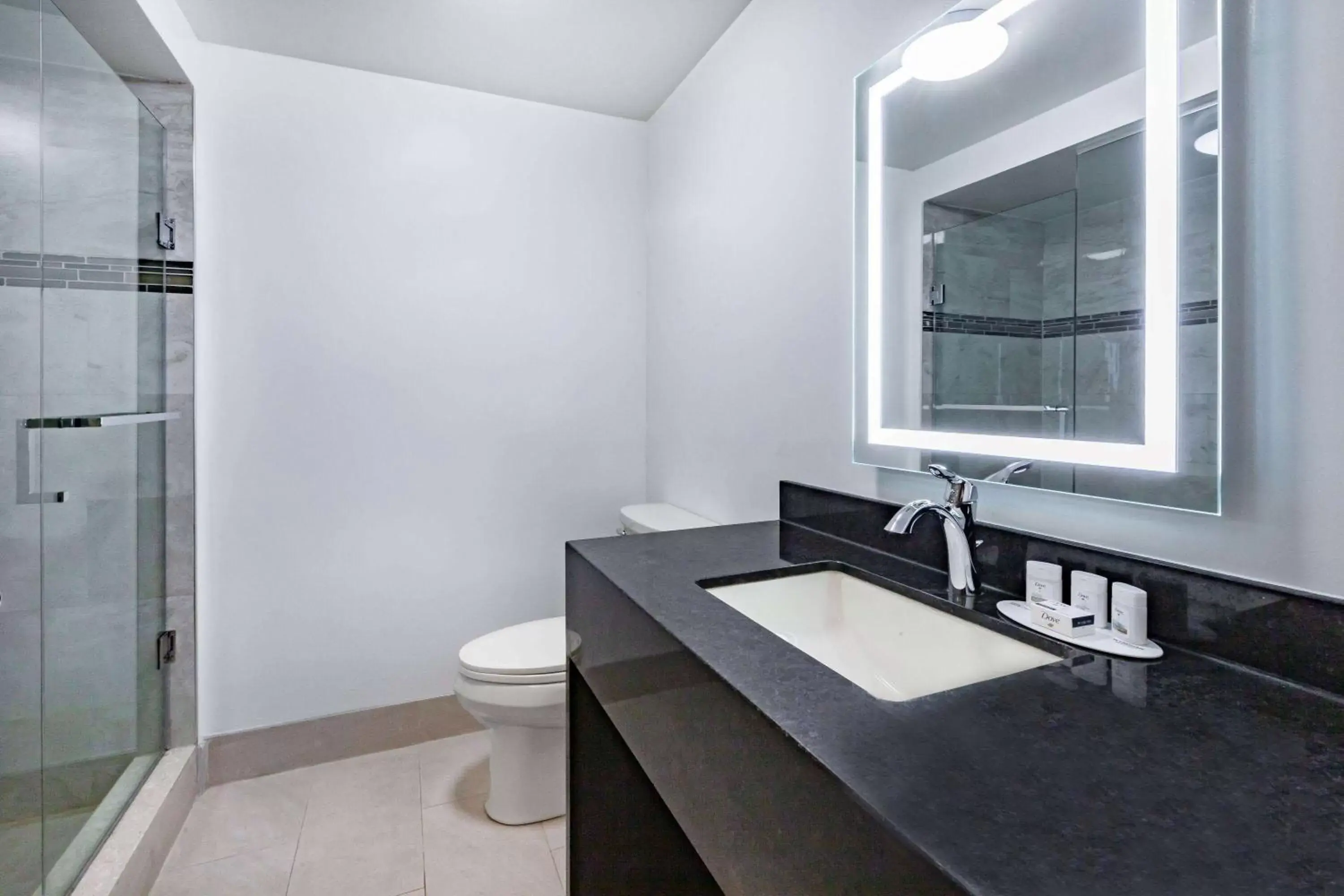 TV and multimedia, Bathroom in Super 8 by Wyndham Ambassador Bridge Windsor ON