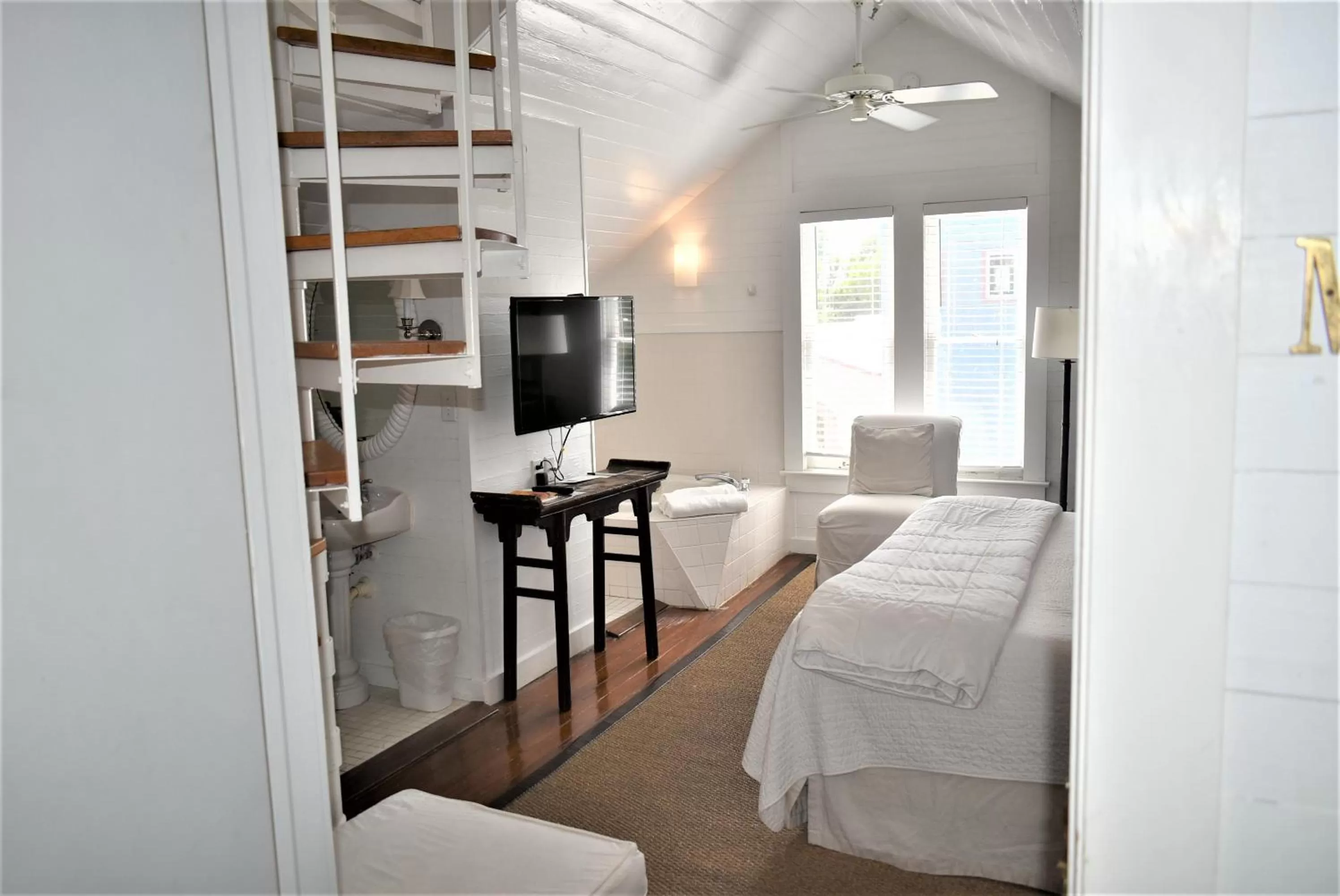 Bedroom, Bed in Simonton Court Historic Inn & Cottages