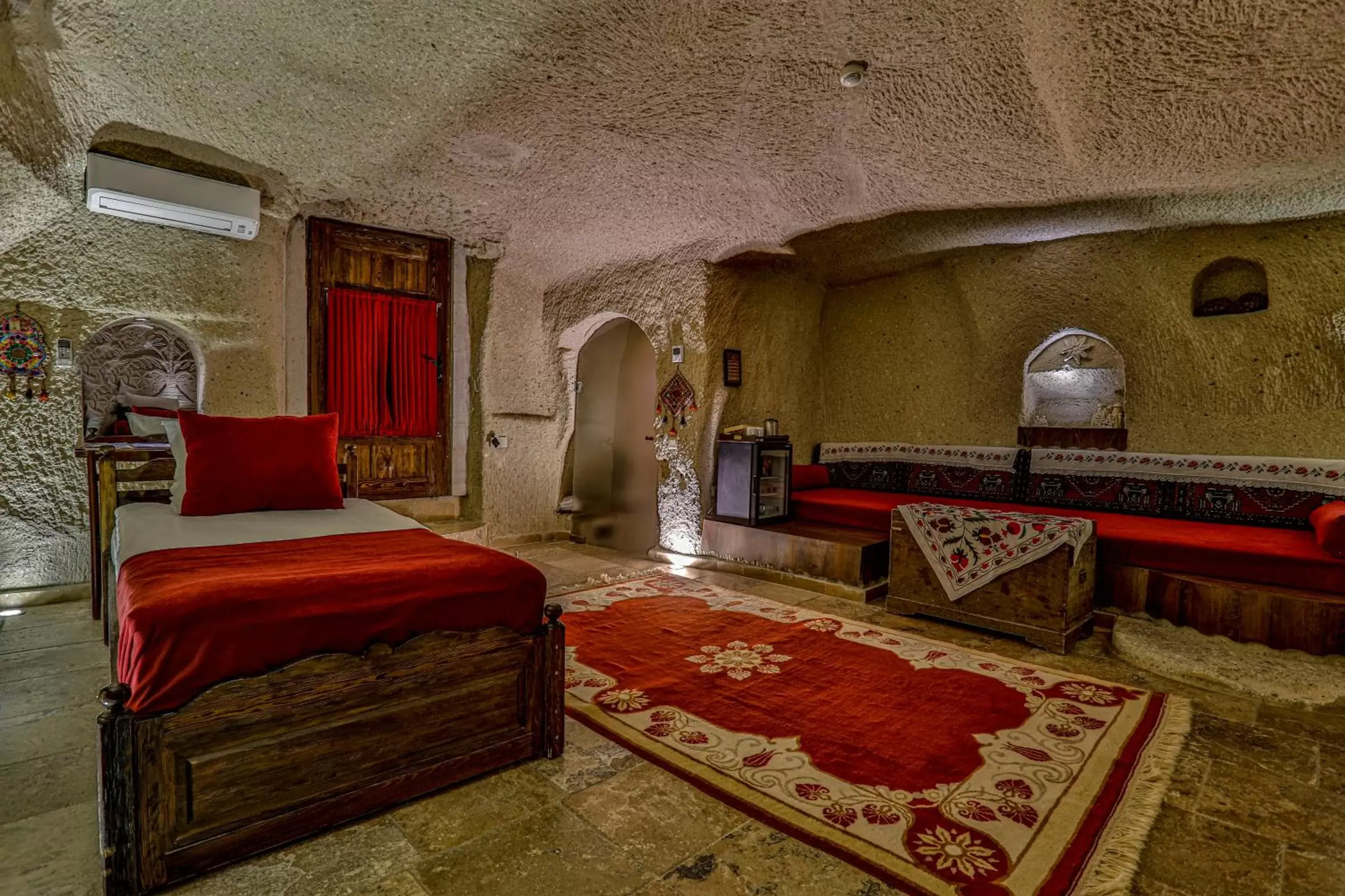 Photo of the whole room in Hidden Cave Hotel