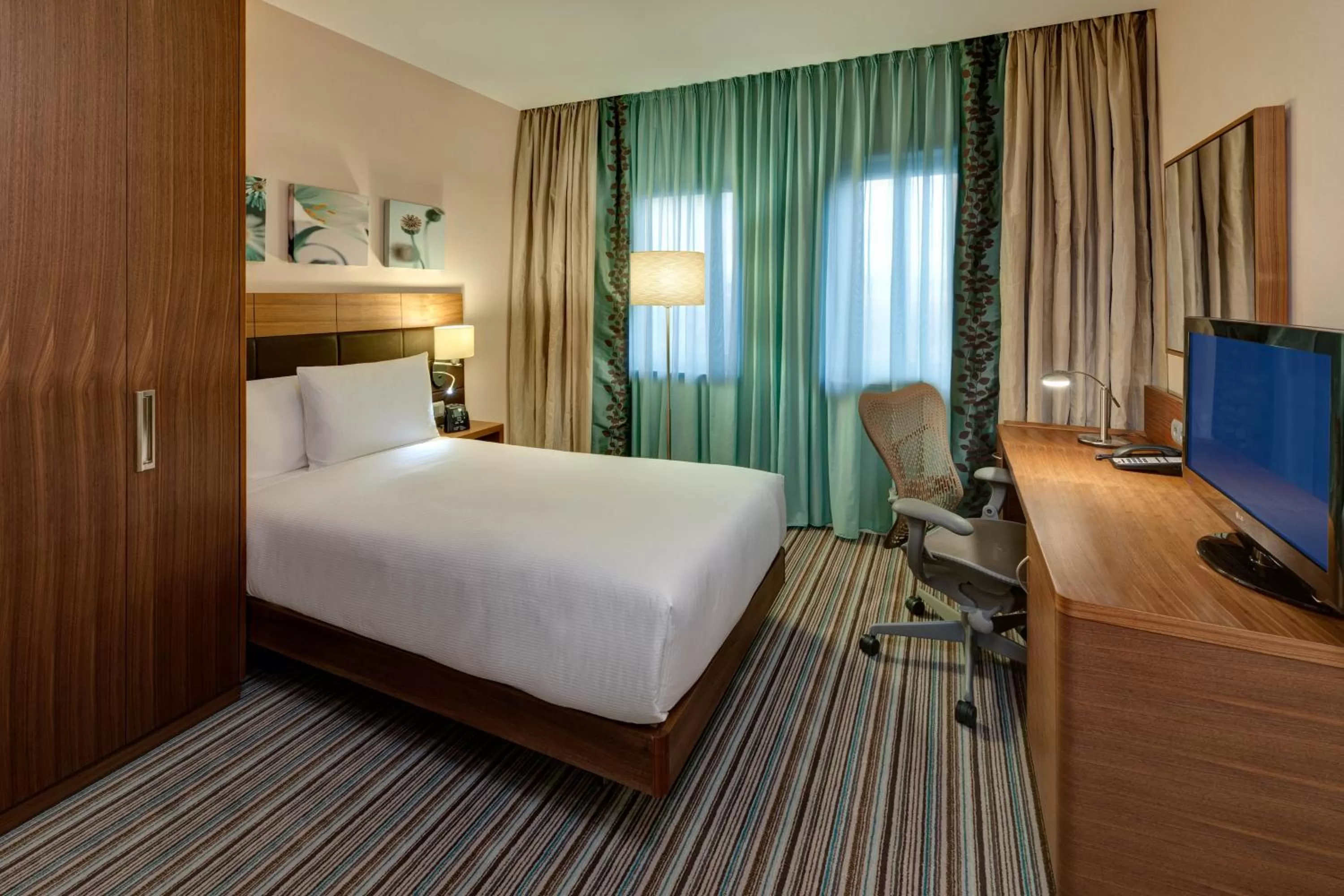 Bed in Hilton Garden Inn Frankfurt Airport