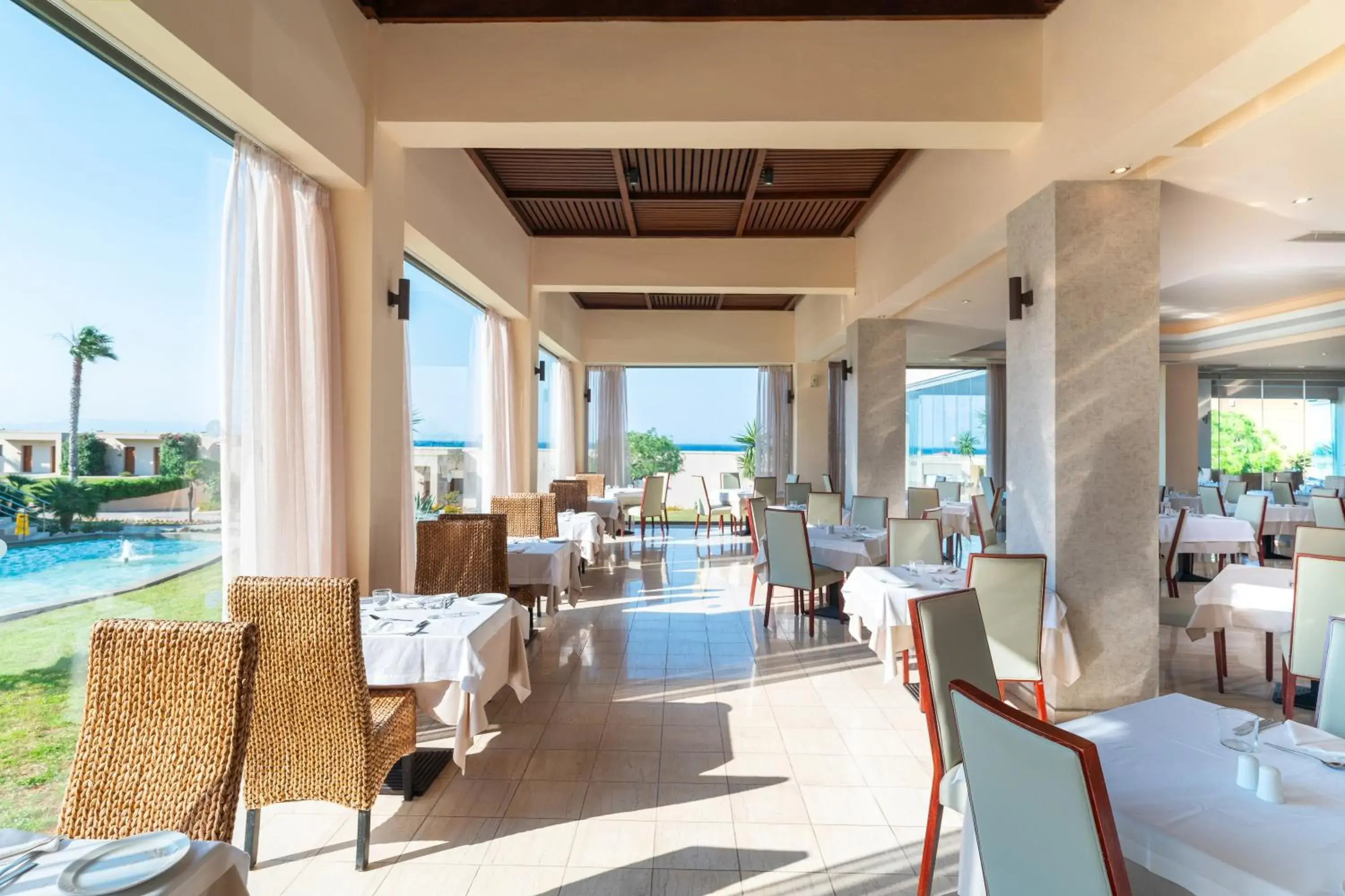 Restaurant/places to eat, Pool View in KRESTEN ROYAL Euphoria Resort