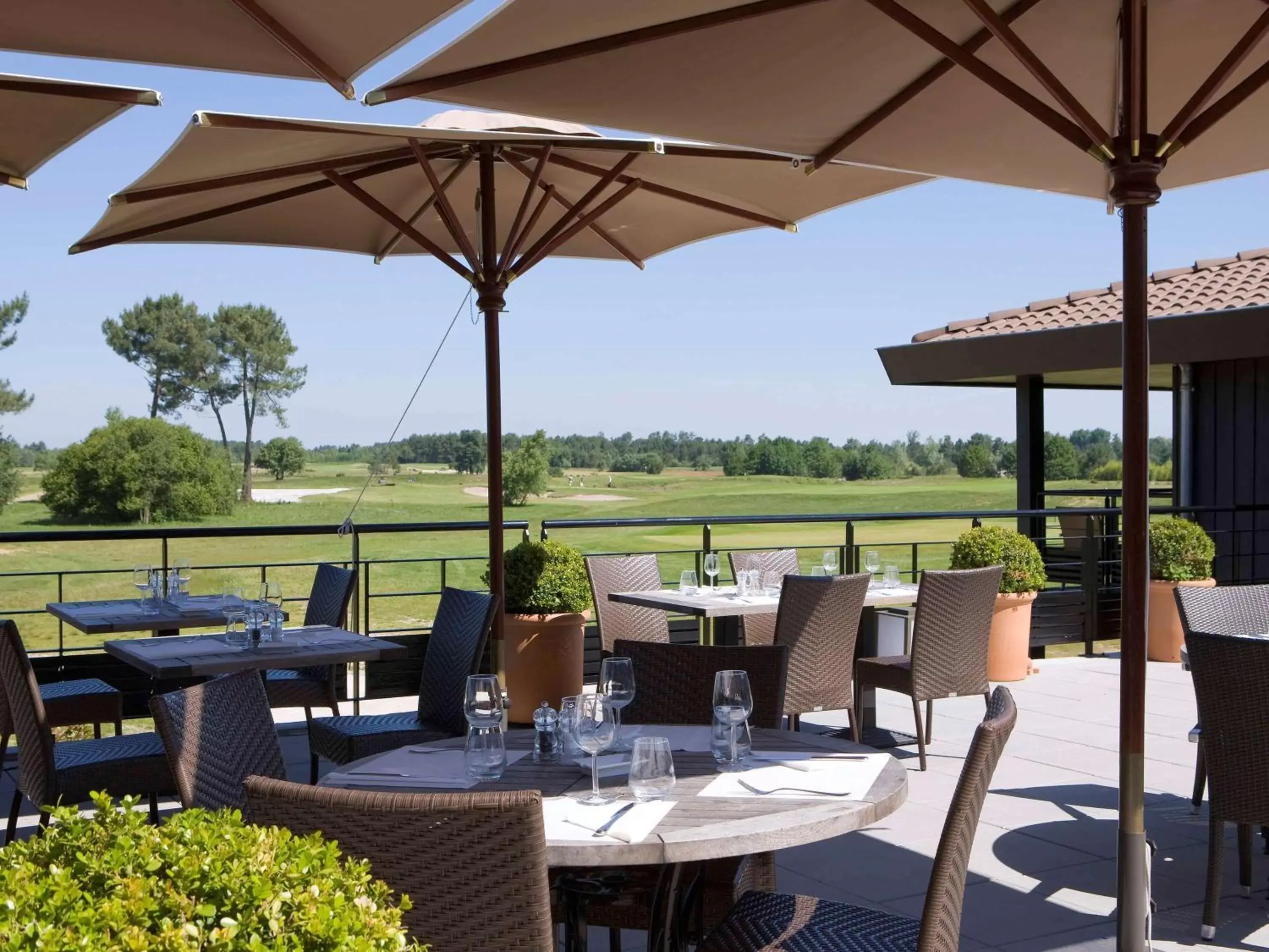 Property building, Restaurant/Places to Eat in Golf du Médoc Resort Bordeaux - MGallery