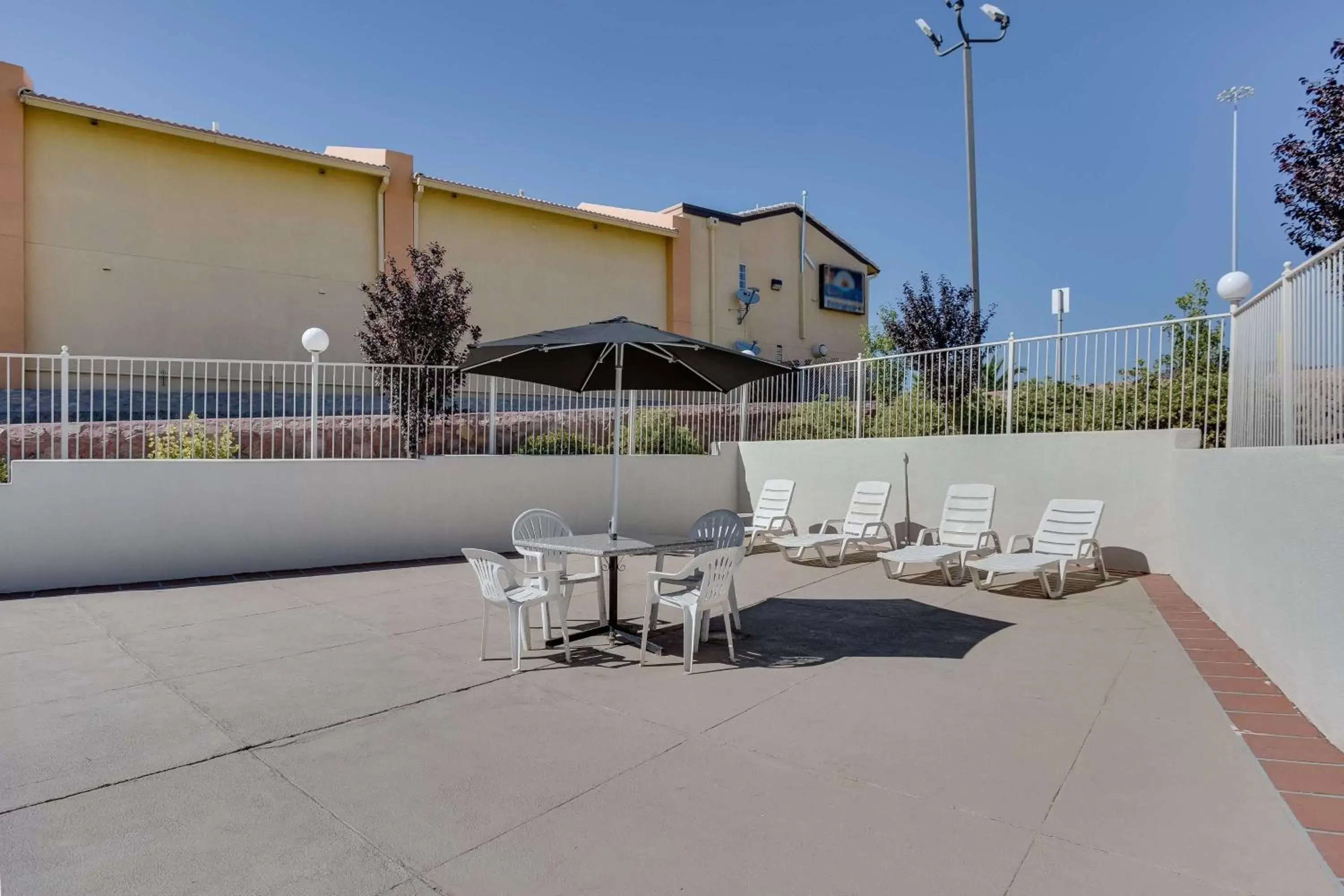 Property building in Motel 6-El Paso, TX - West Property building in Motel 6-El Paso, TX - West