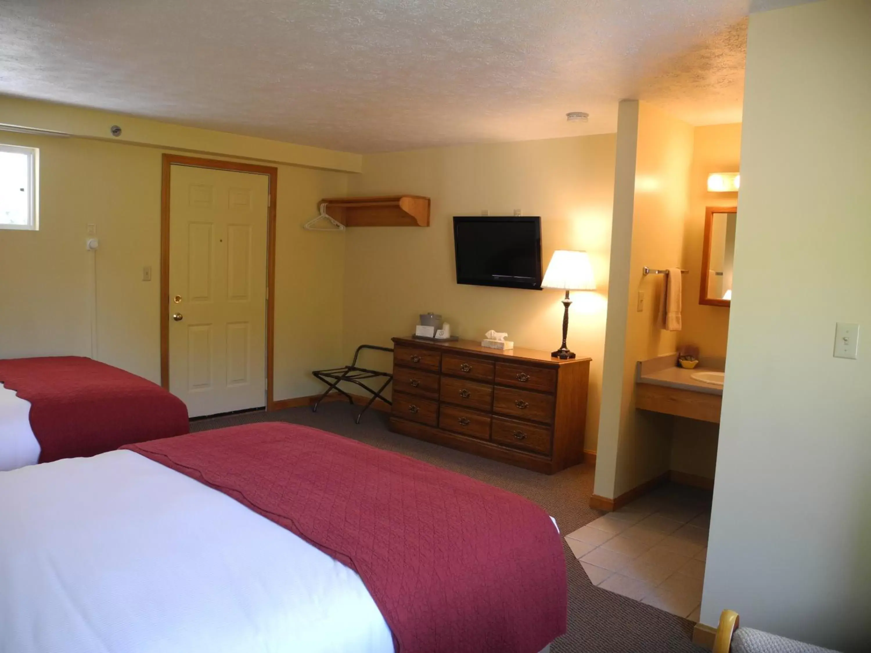 Bedroom, Bed in Wilson Lake Inn