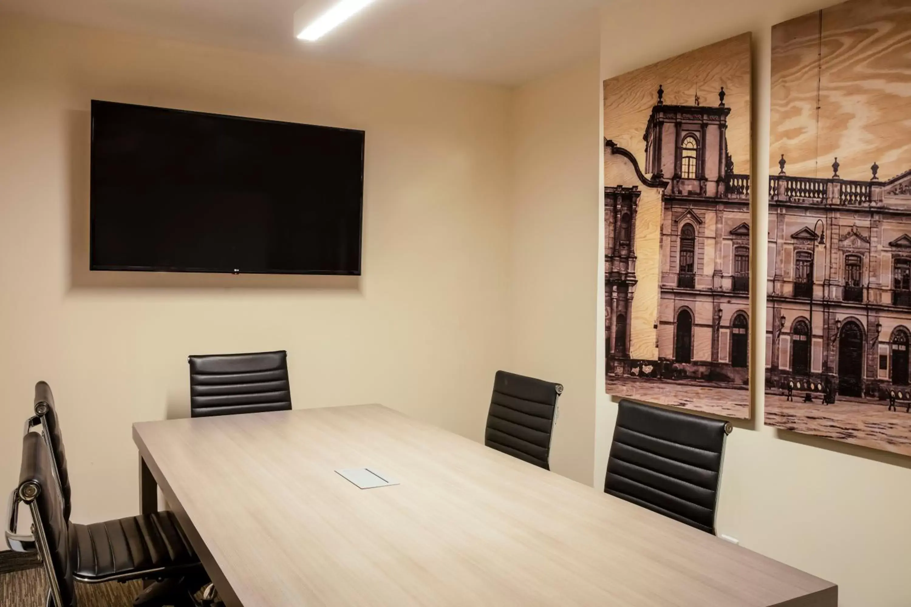 Meeting/conference room, TV/Entertainment Center in Fiesta Inn San Luis Potosi Oriente