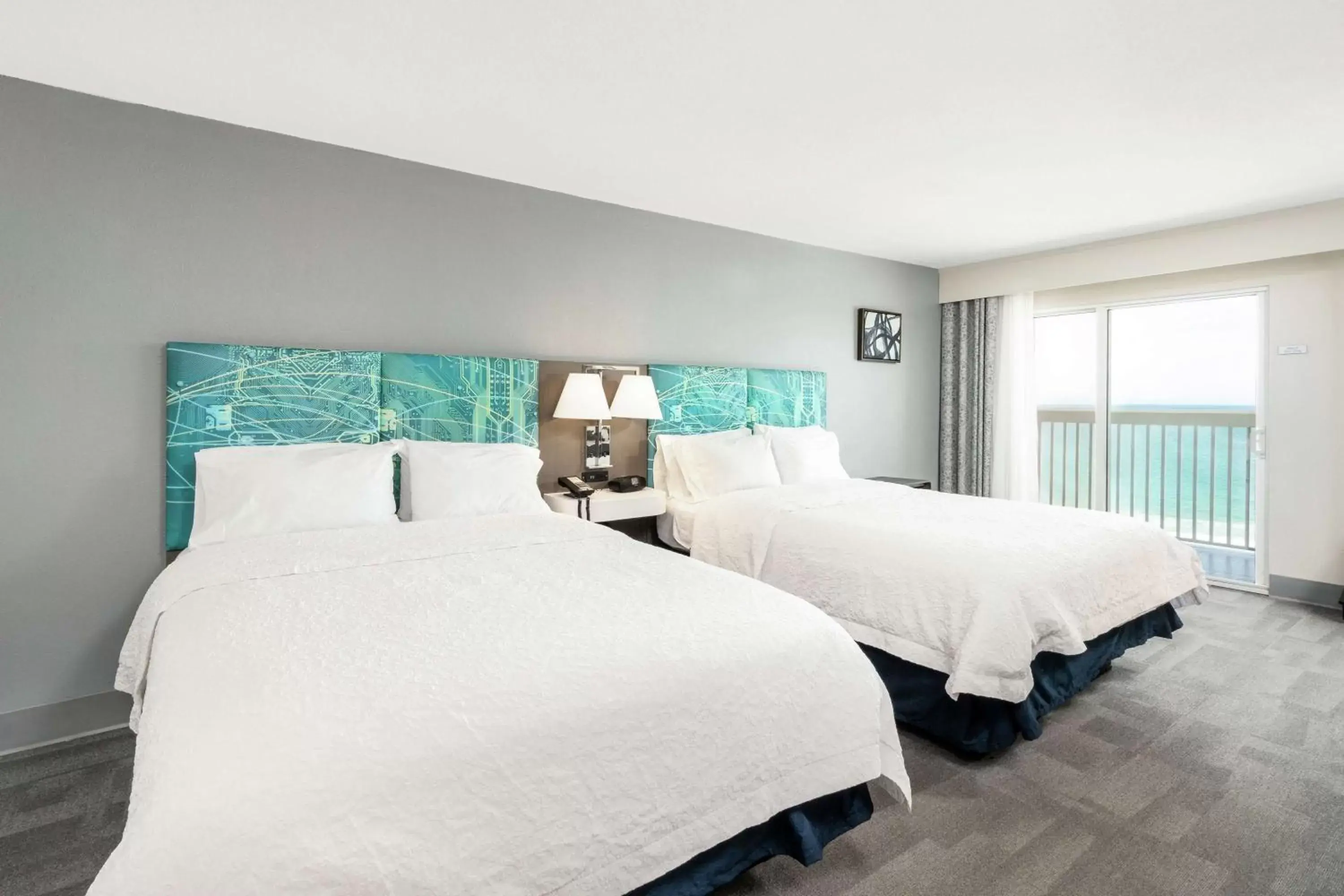 Bed in Hampton Inn Daytona Shores-Oceanfront