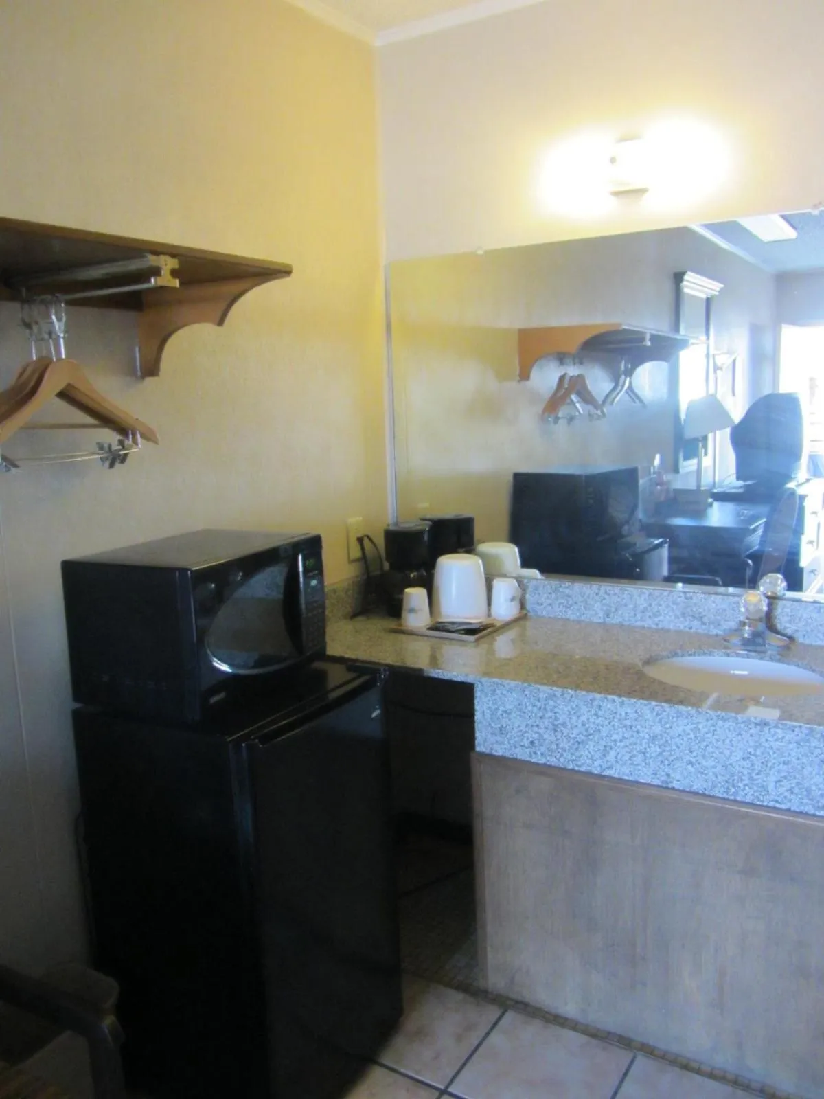 Super 8 by Wyndham Lubbock Civic Center North