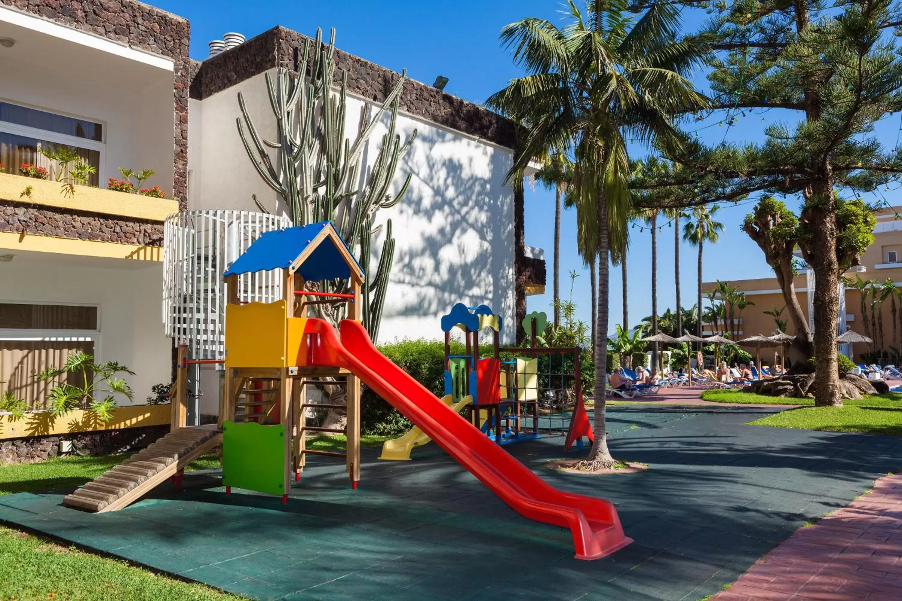 Children play ground in Complejo Blue Sea Puerto Resort compuesto por Hotel Canarife y Bonanza Palace