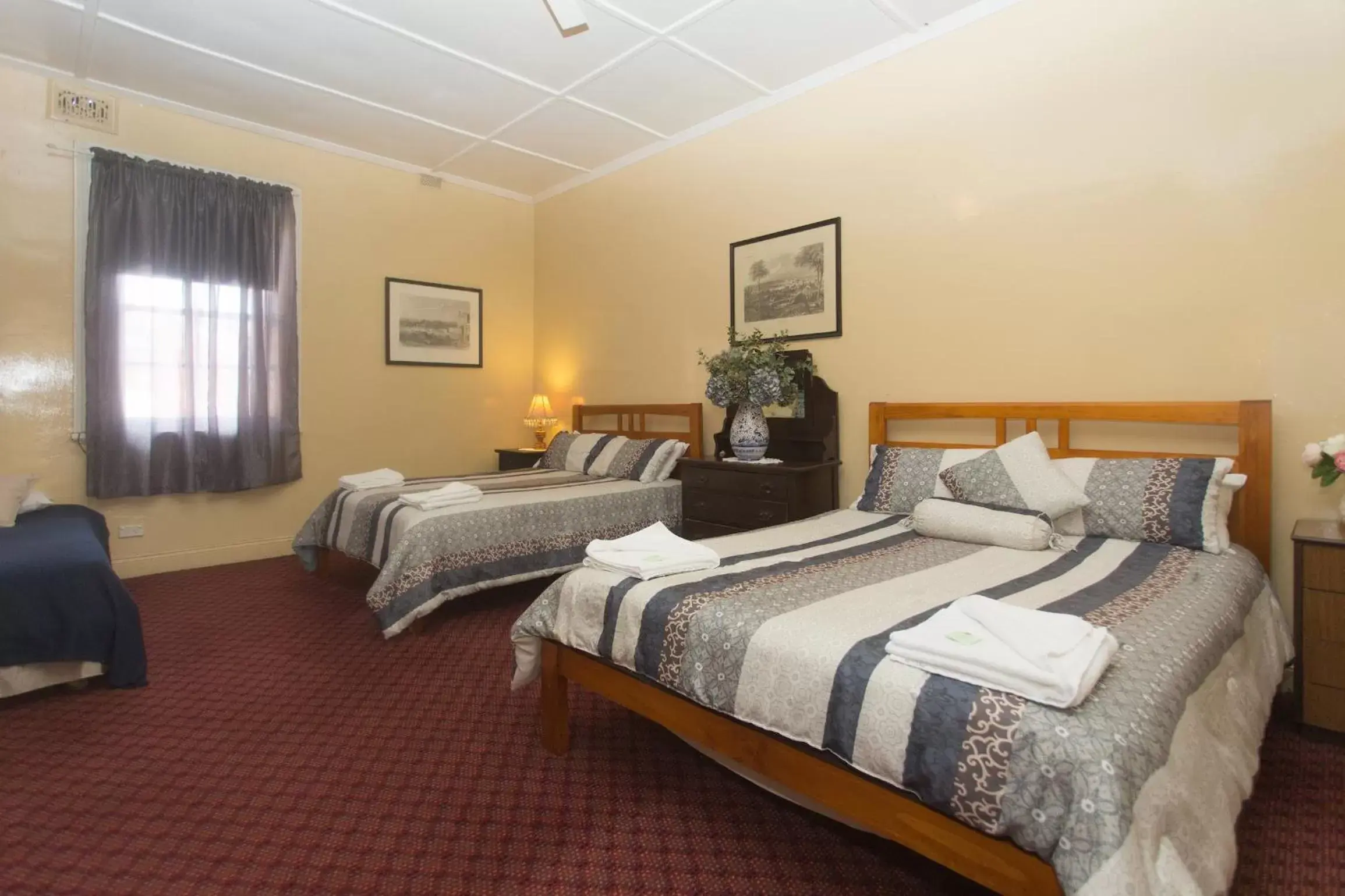 Bedroom, Bed in Southern Railway Hotel Goulburn