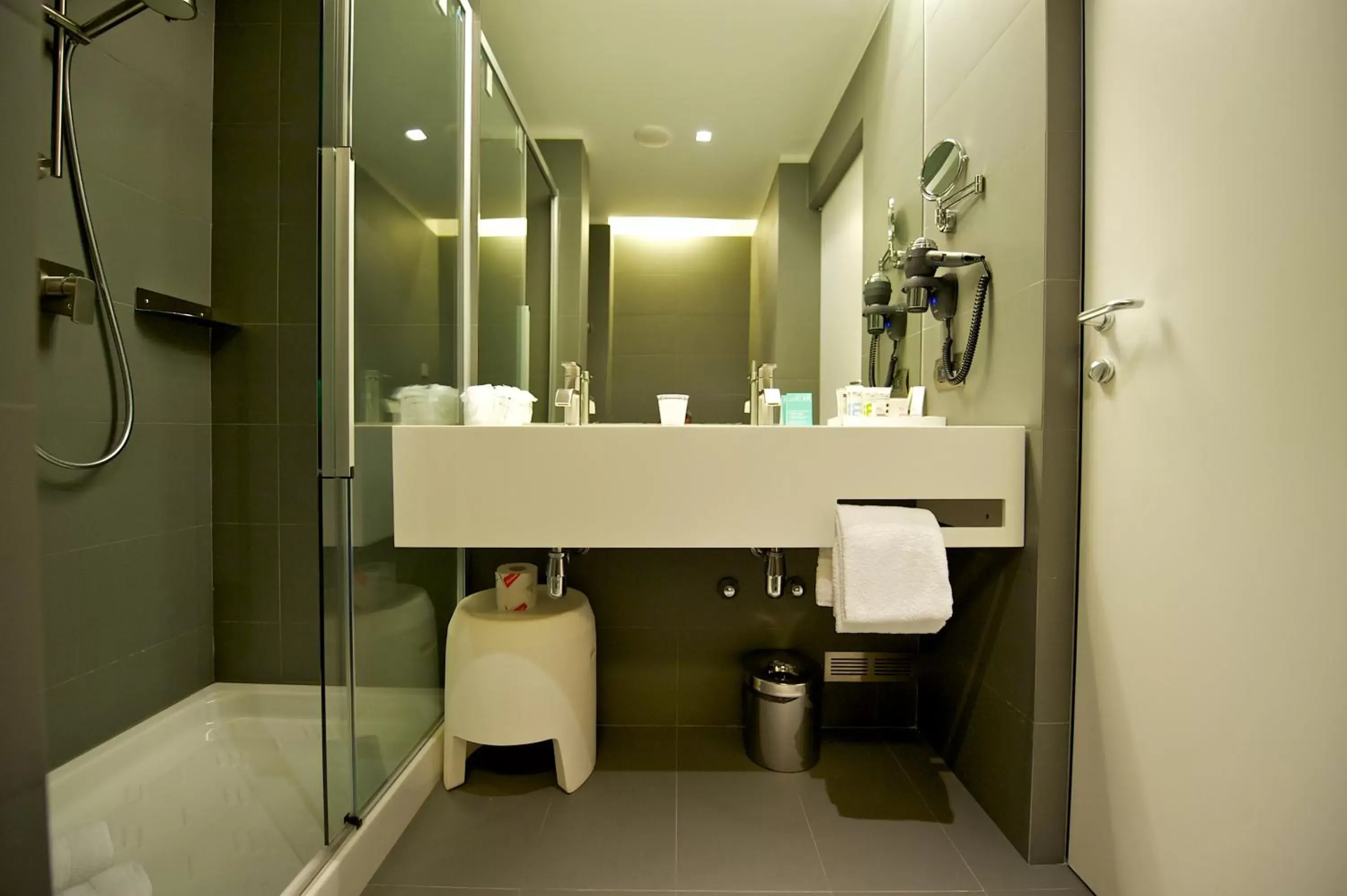 Shower, Bathroom in Mercure Nerocubo Rovereto