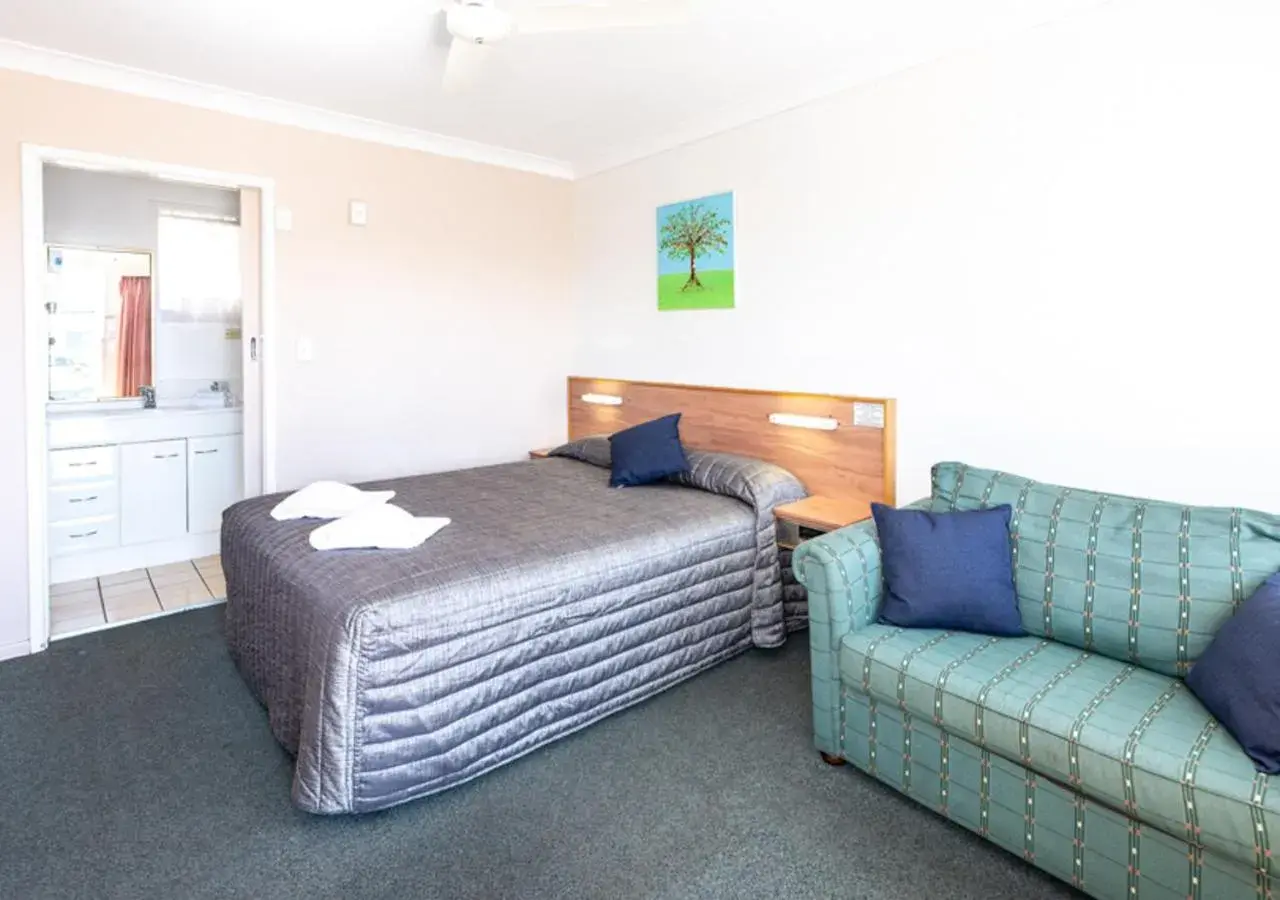 Bedroom, Bed in Riviera on Ruthven Motel