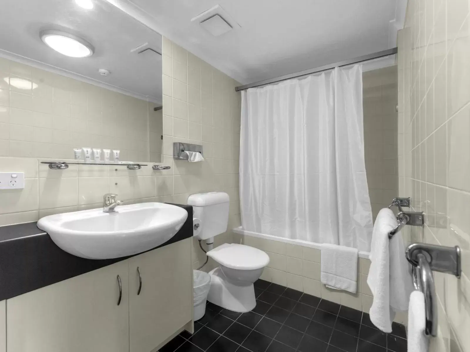 Bathroom in Central Brunswick Apartment Hotel