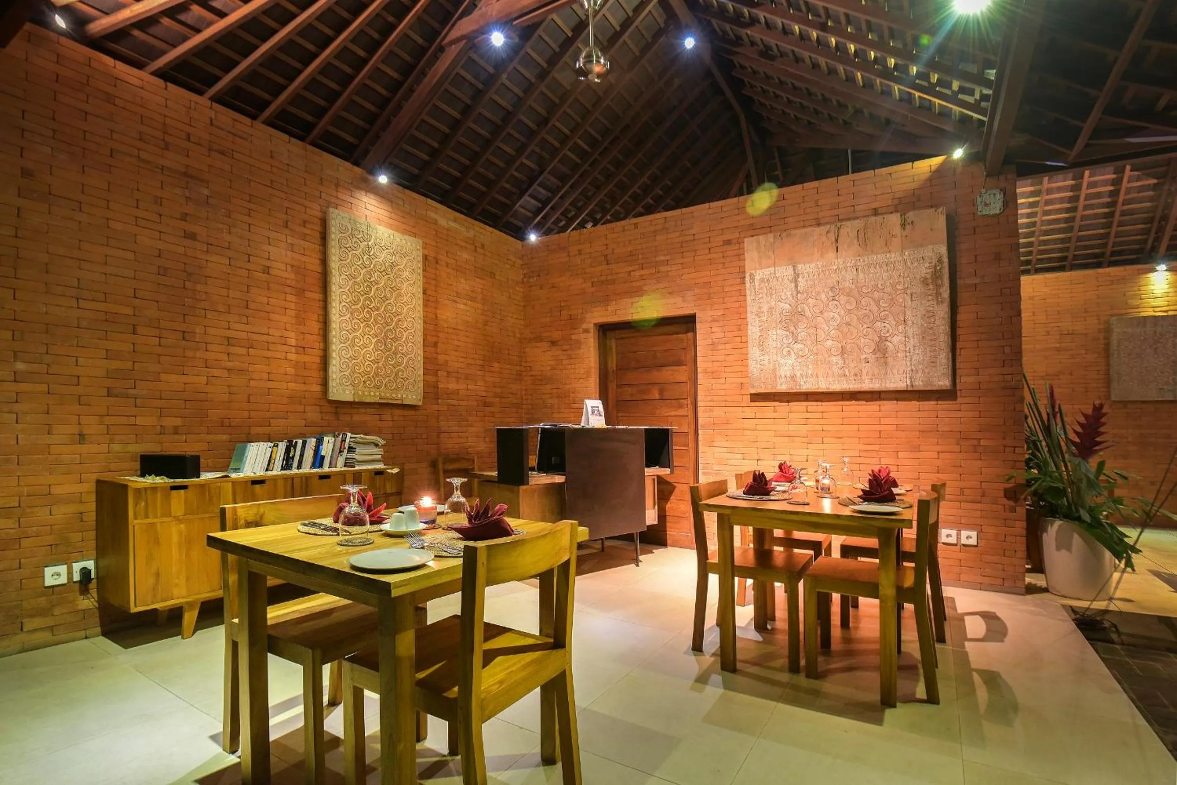Restaurant/places to eat in Samkhya Villas - Free 1x Floating Breakfast or Minibar