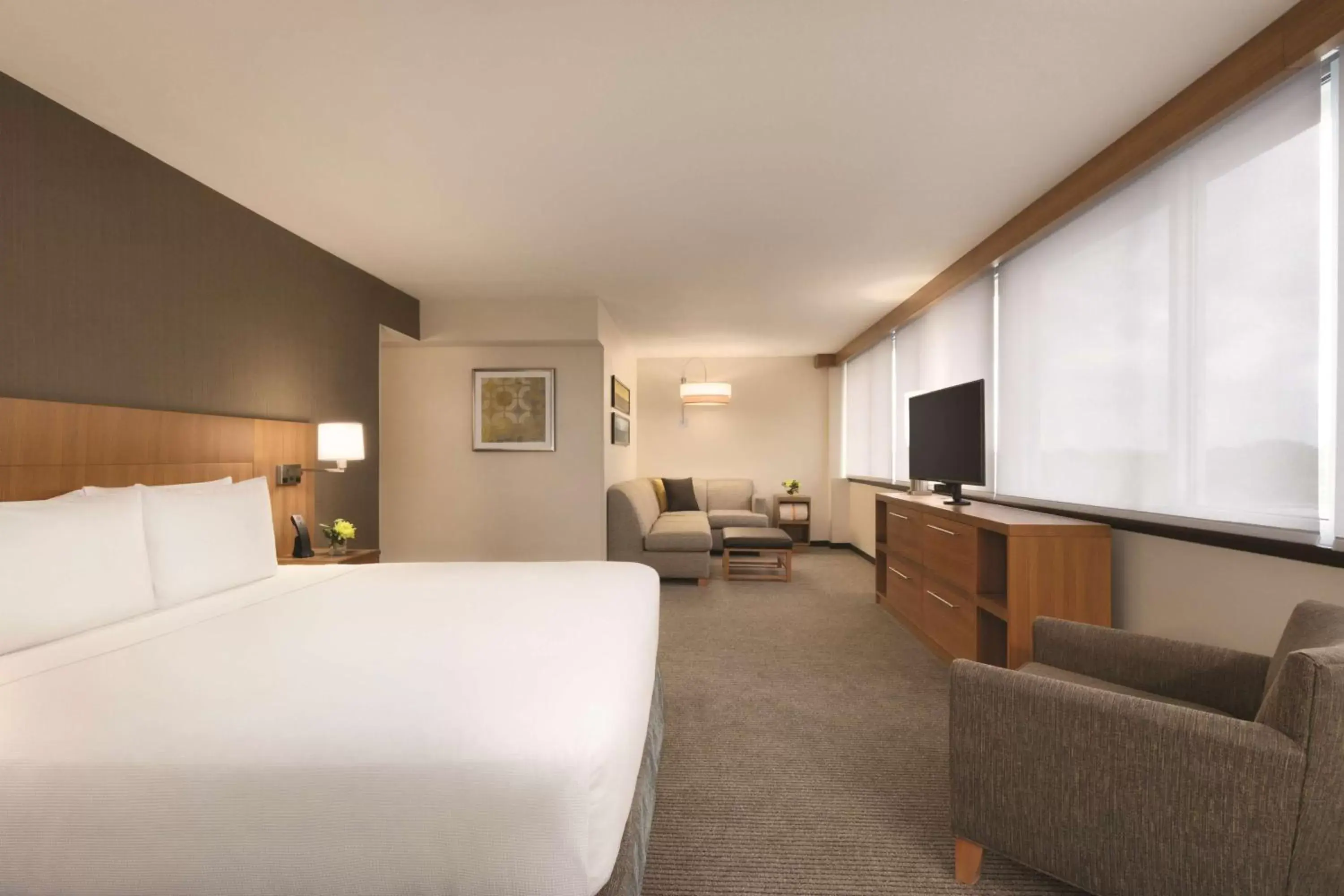 Photo of the whole room in Hyatt Place Chicago O'Hare Airport