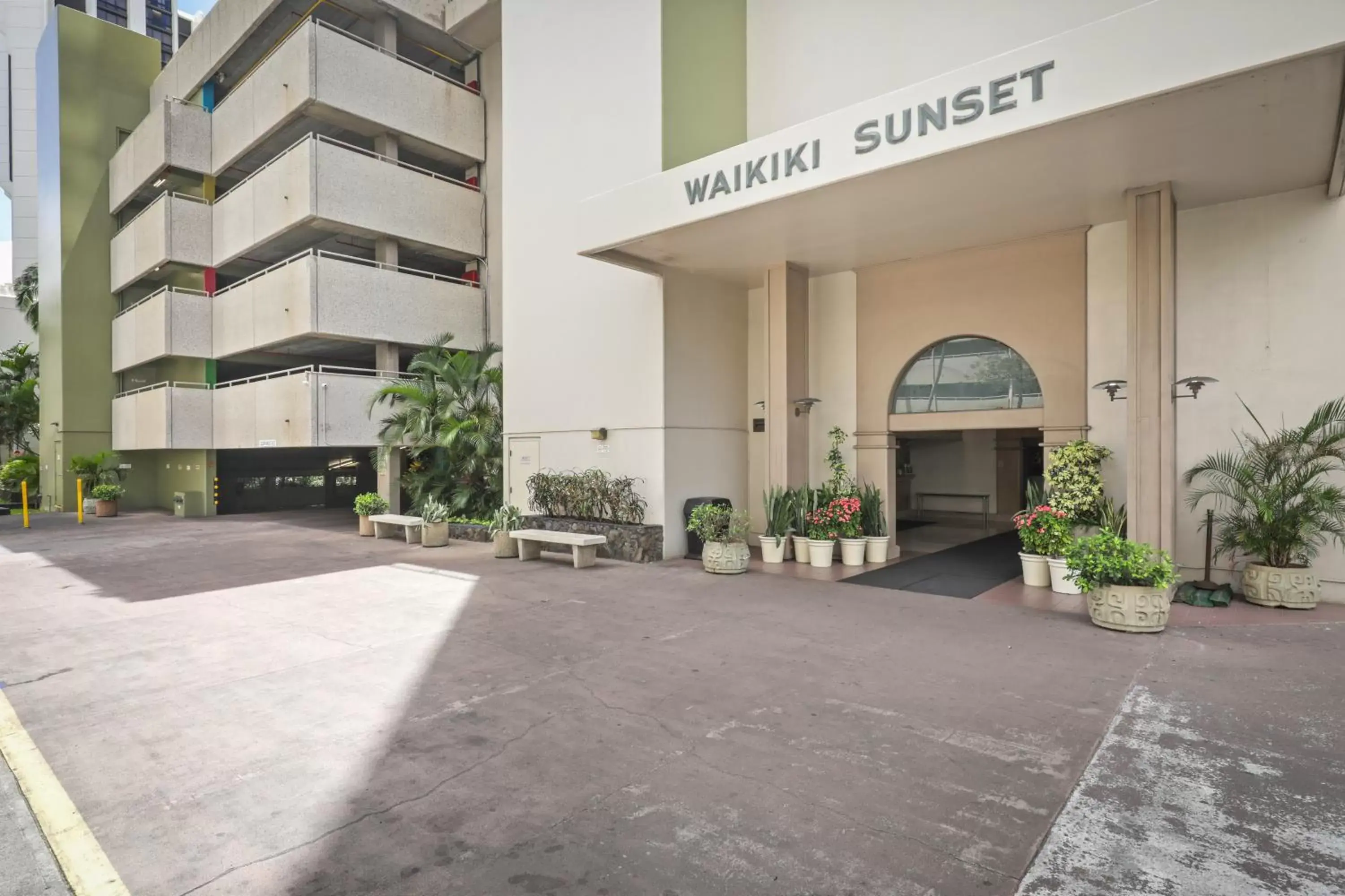 Facade/entrance, Property Building in Aston Waikiki Sunset