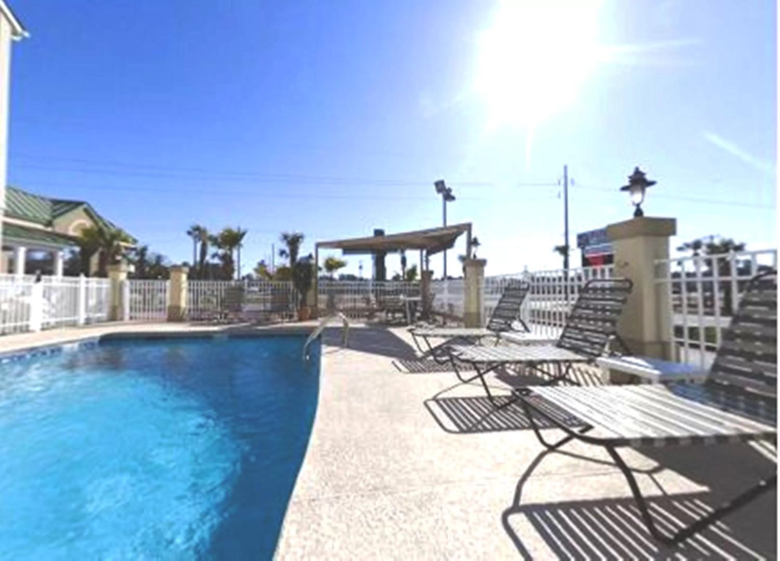 Swimming pool in Country Inn & Suites by Radisson, Hinesville, GA